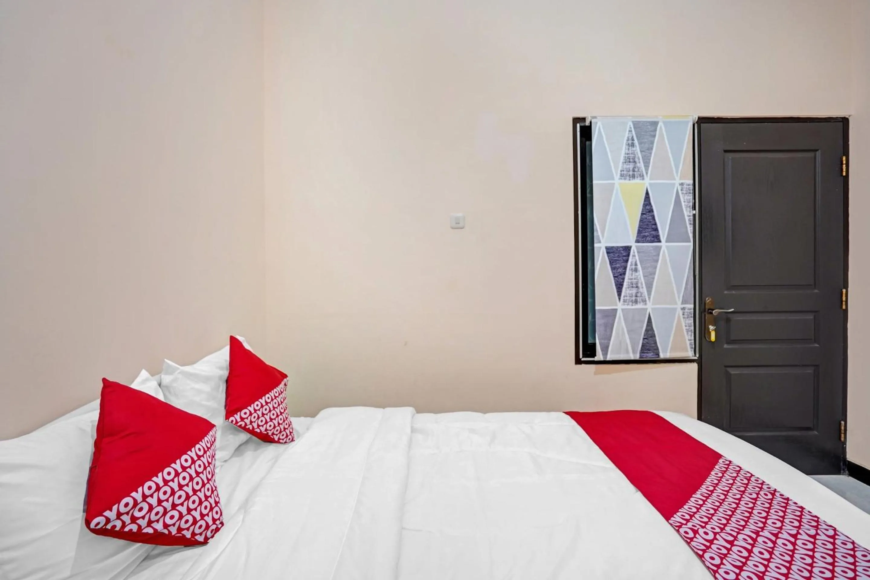 Bedroom, Bed in OYO Life 90649 Raja Residence Syariah