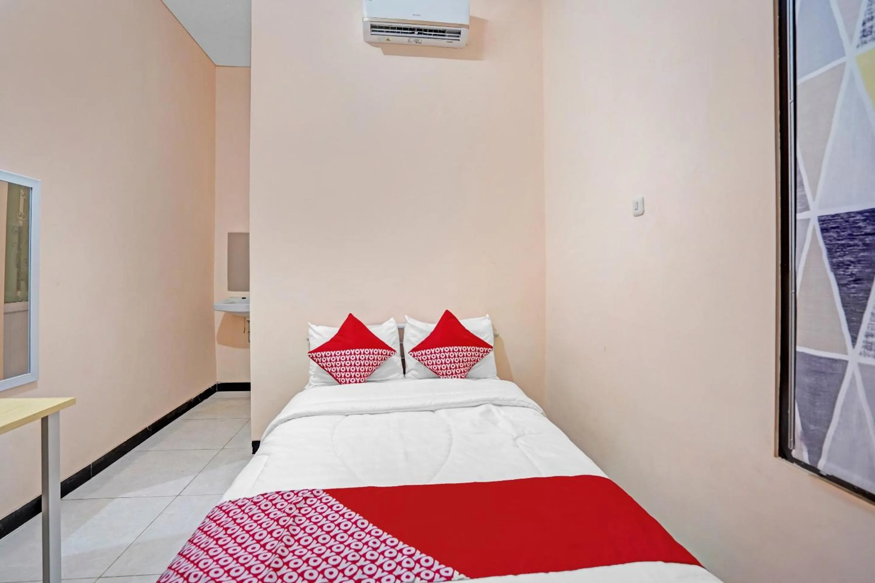 Bedroom, Bed in OYO Life 90649 Raja Residence Syariah