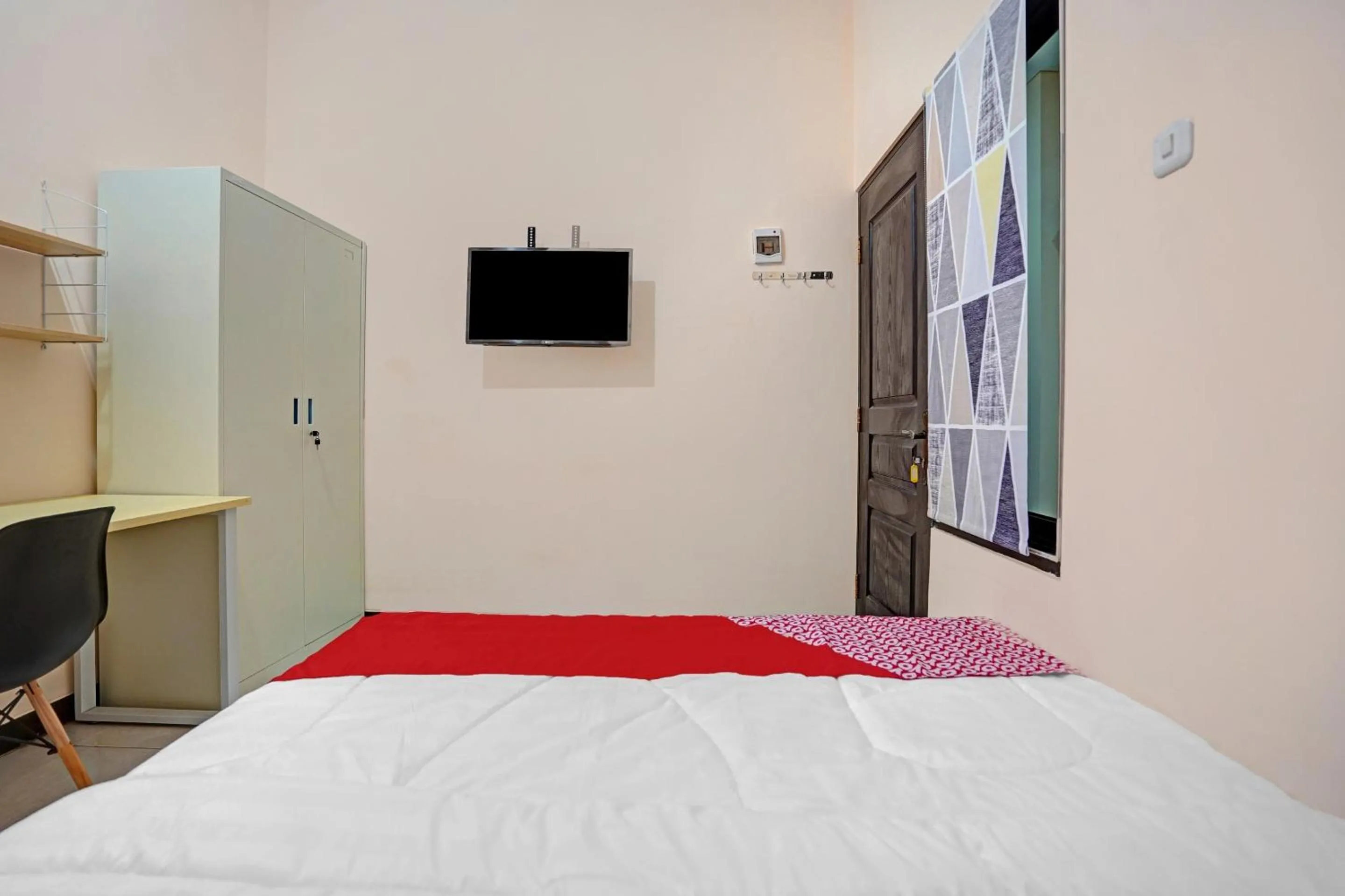 Bedroom, Bed in OYO Life 90649 Raja Residence Syariah