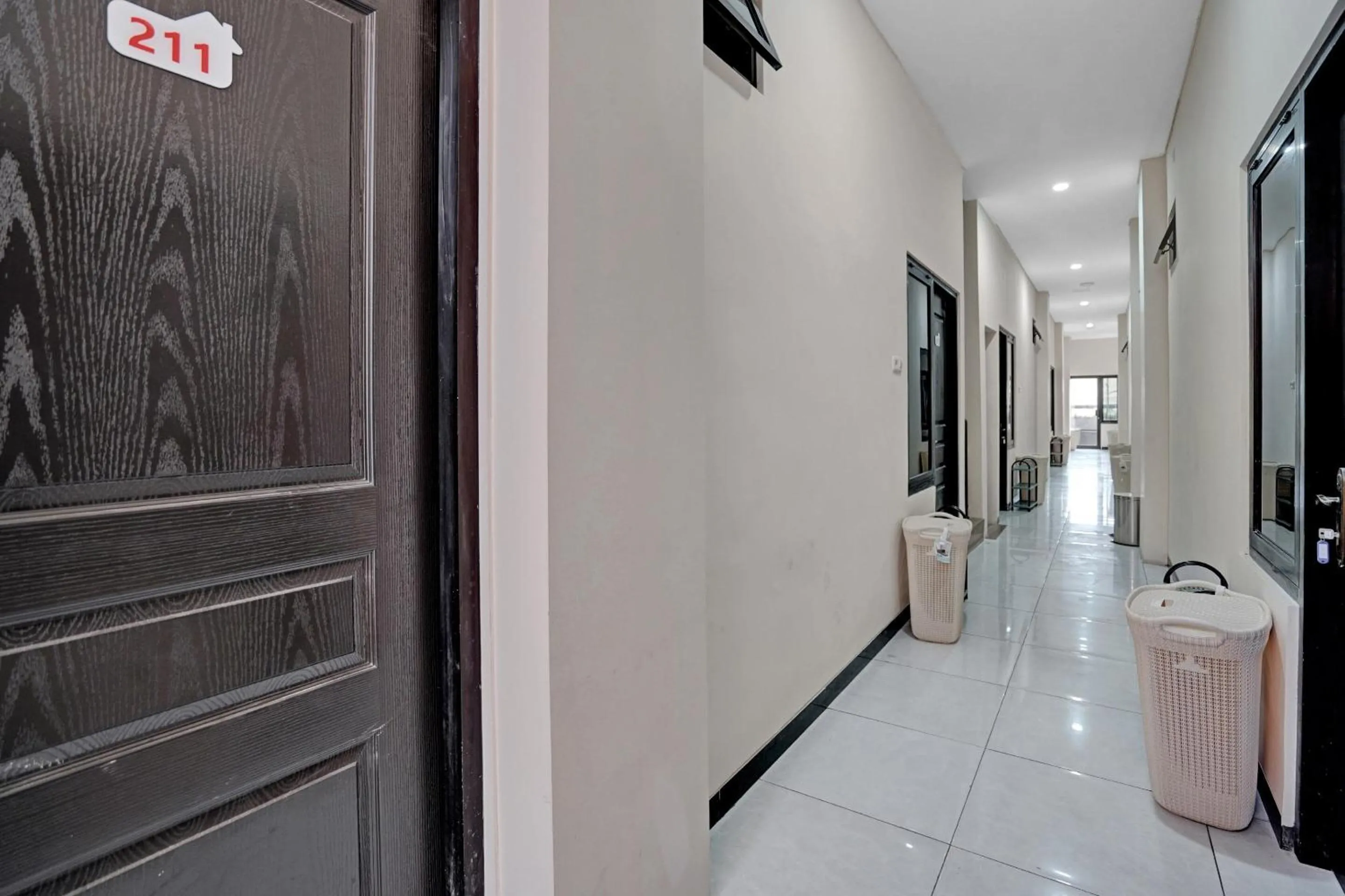 Lobby or reception in OYO Life 90649 Raja Residence Syariah