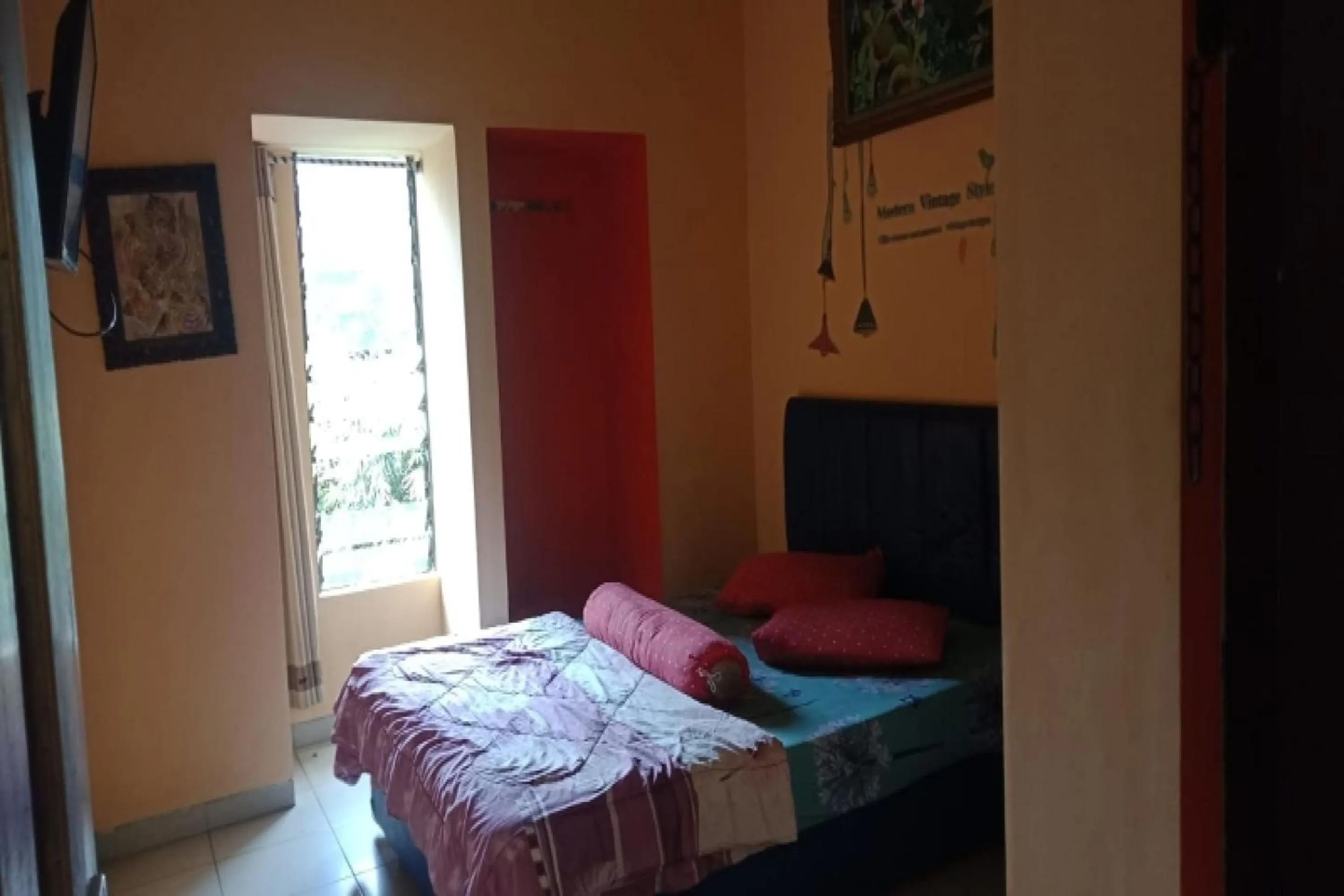 Bedroom, Bed in OYO Life 90646 Villa Karsinem Pasuruan