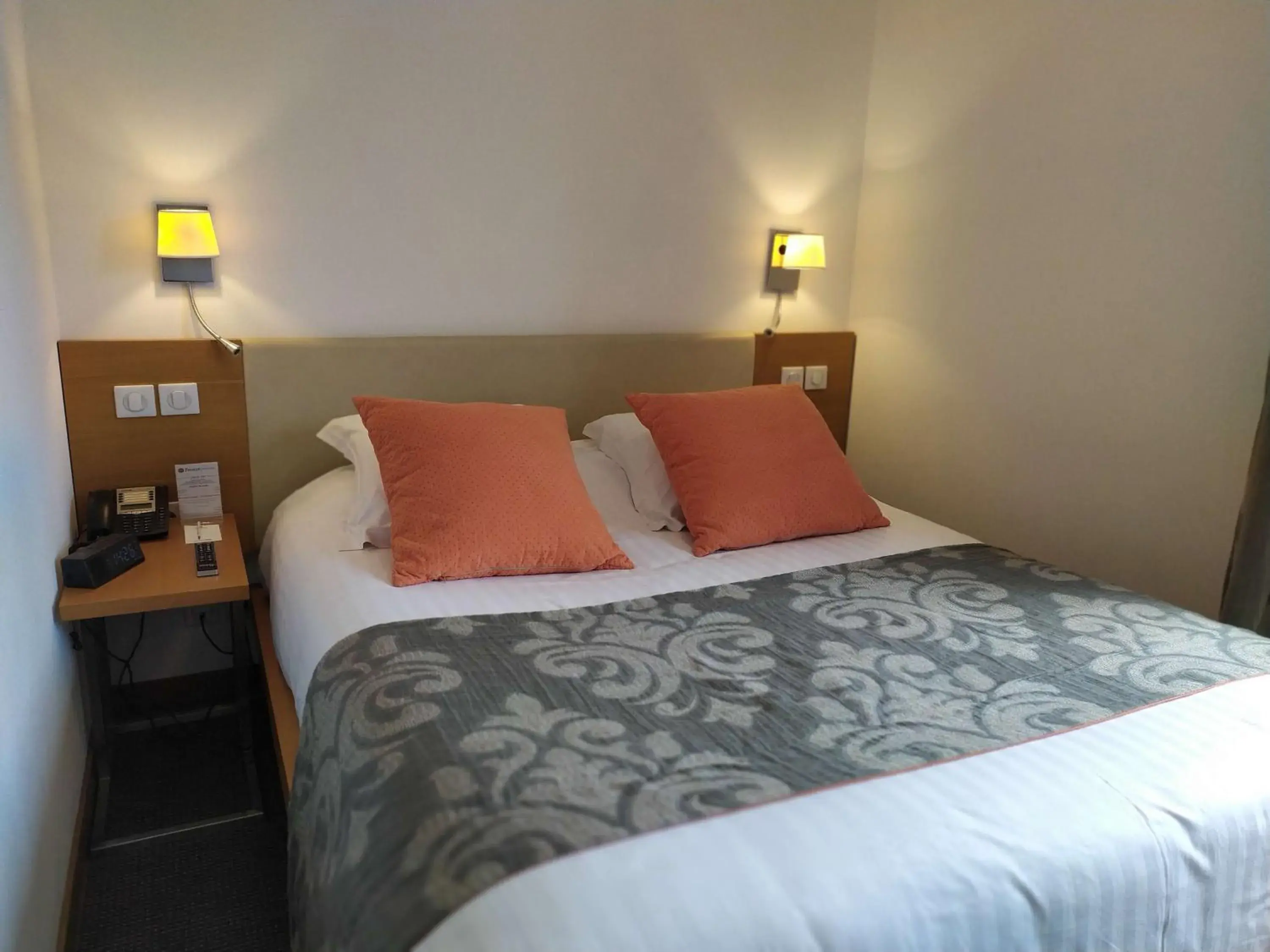 Queen Suite with Sofa Bed in Best Western Premier Hôtel du Vieux-Port Queen Suite with Sofa Bed in Best Western Premier Hôtel du Vieux-Port