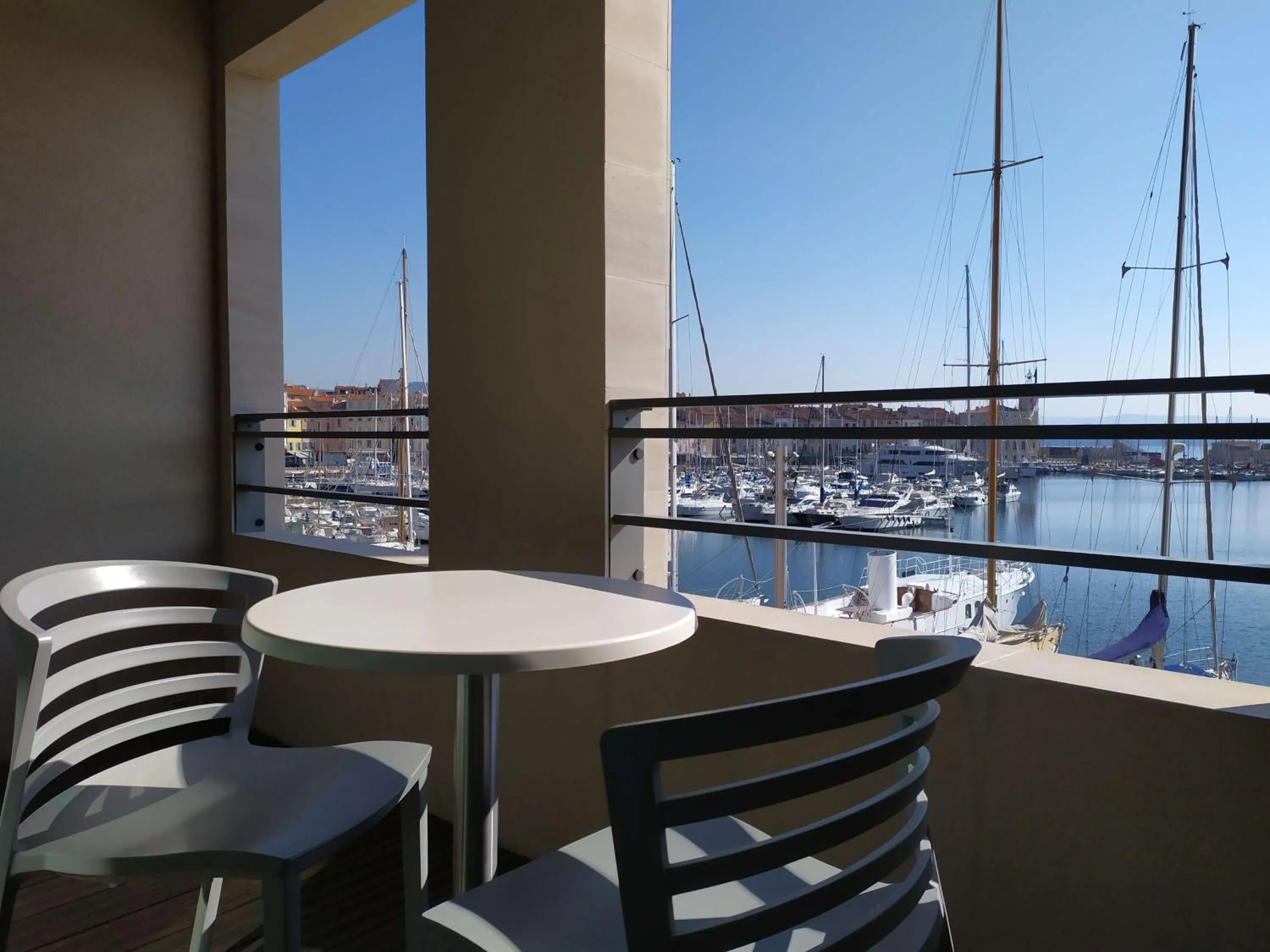 Photo of the whole room in Best Western Premier Hôtel du Vieux-Port