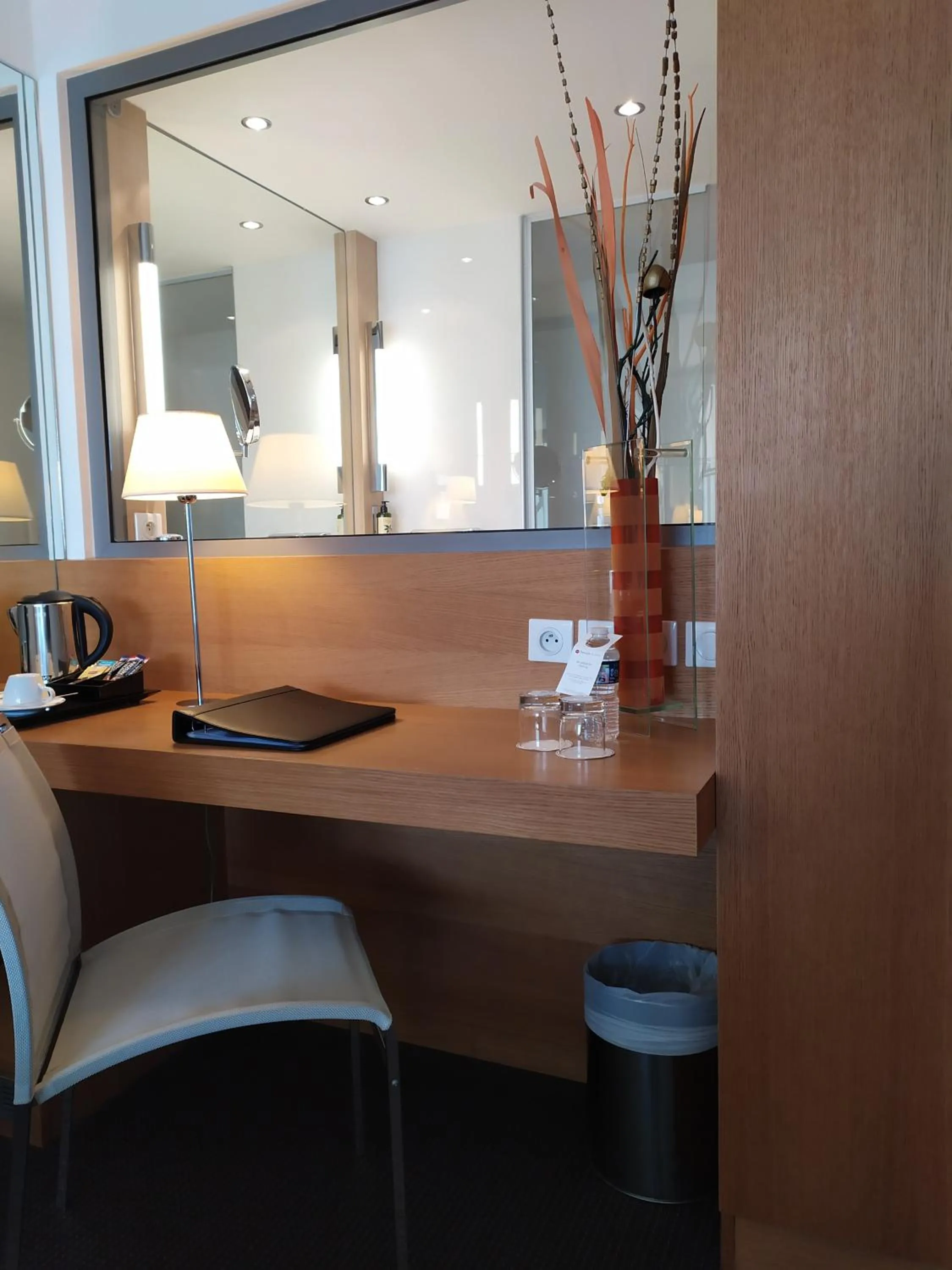 Seating area in Best Western Premier Hôtel du Vieux-Port