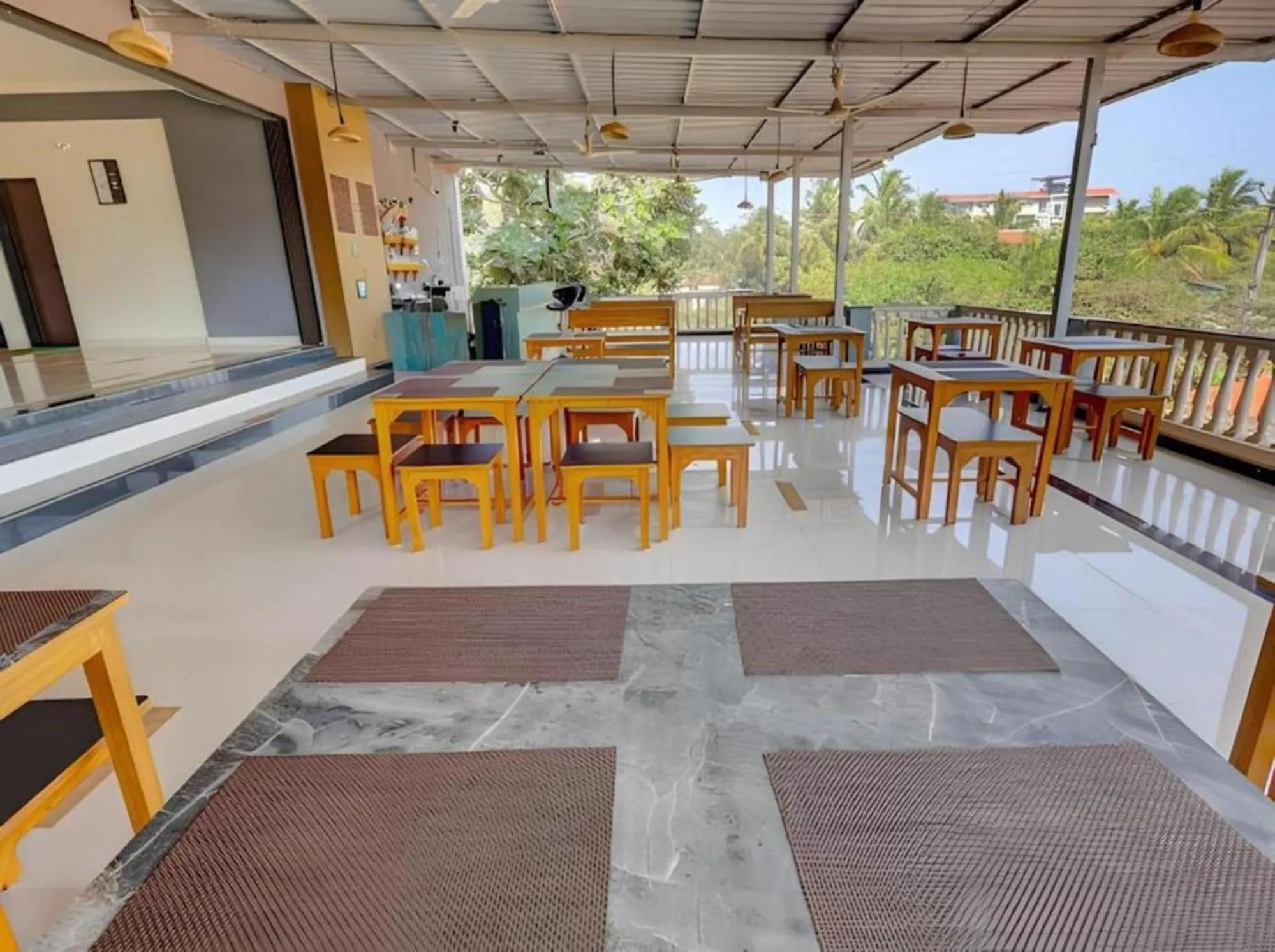 Restaurant/places to eat in Hotel 7Seas by Solara Hospitality