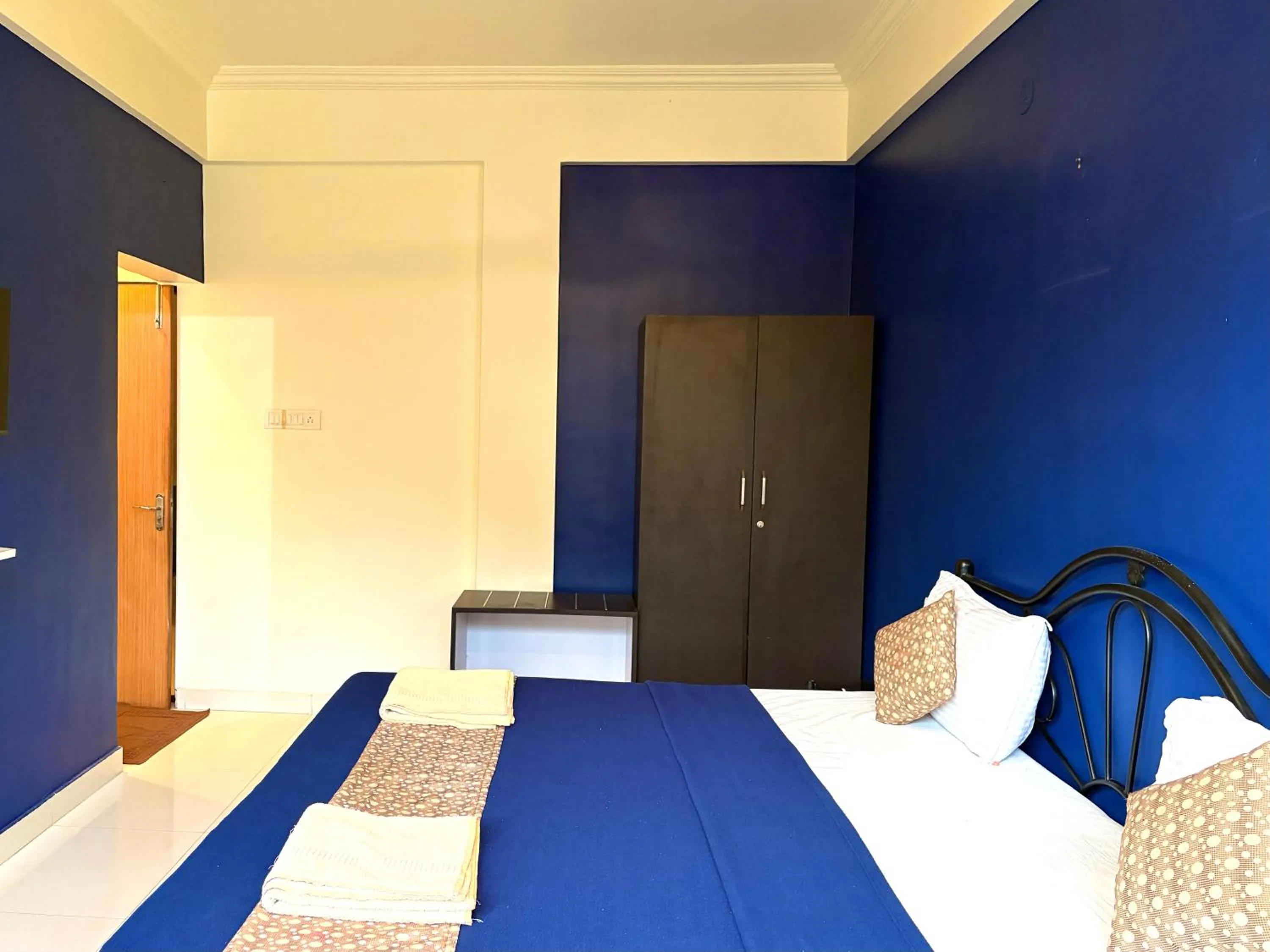 Property building, Bed in Hotel 7Seas by Solara Hospitality