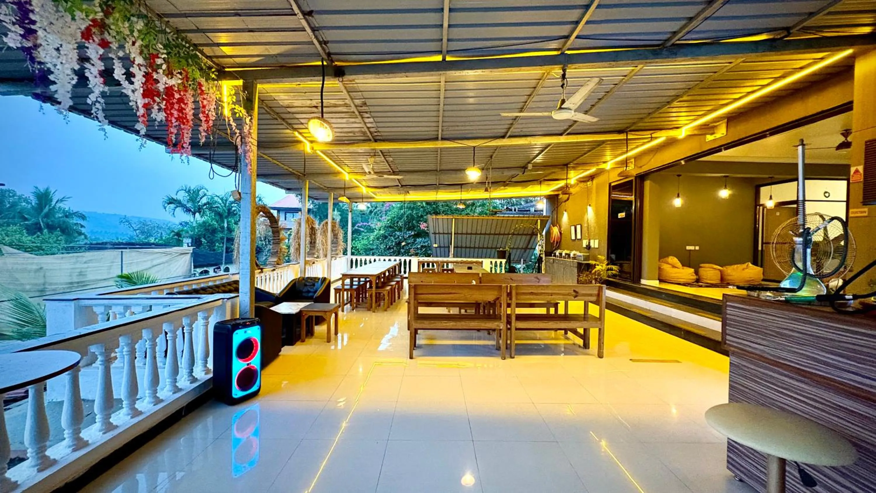 Restaurant/places to eat in Hotel 7Seas by Solara Hospitality