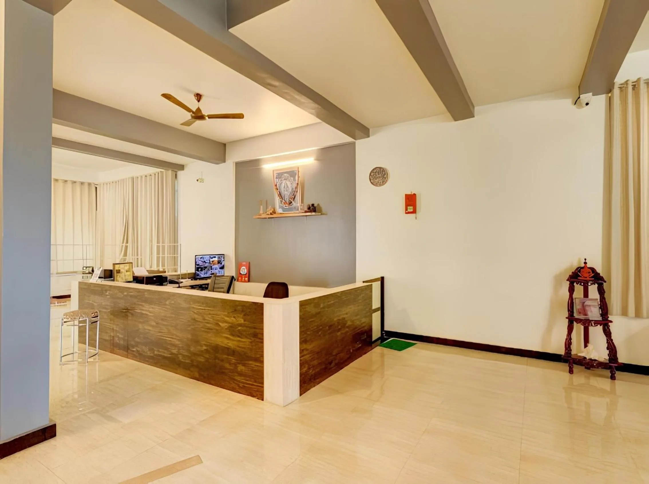 Lobby or reception in Hotel 7Seas by Solara Hospitality