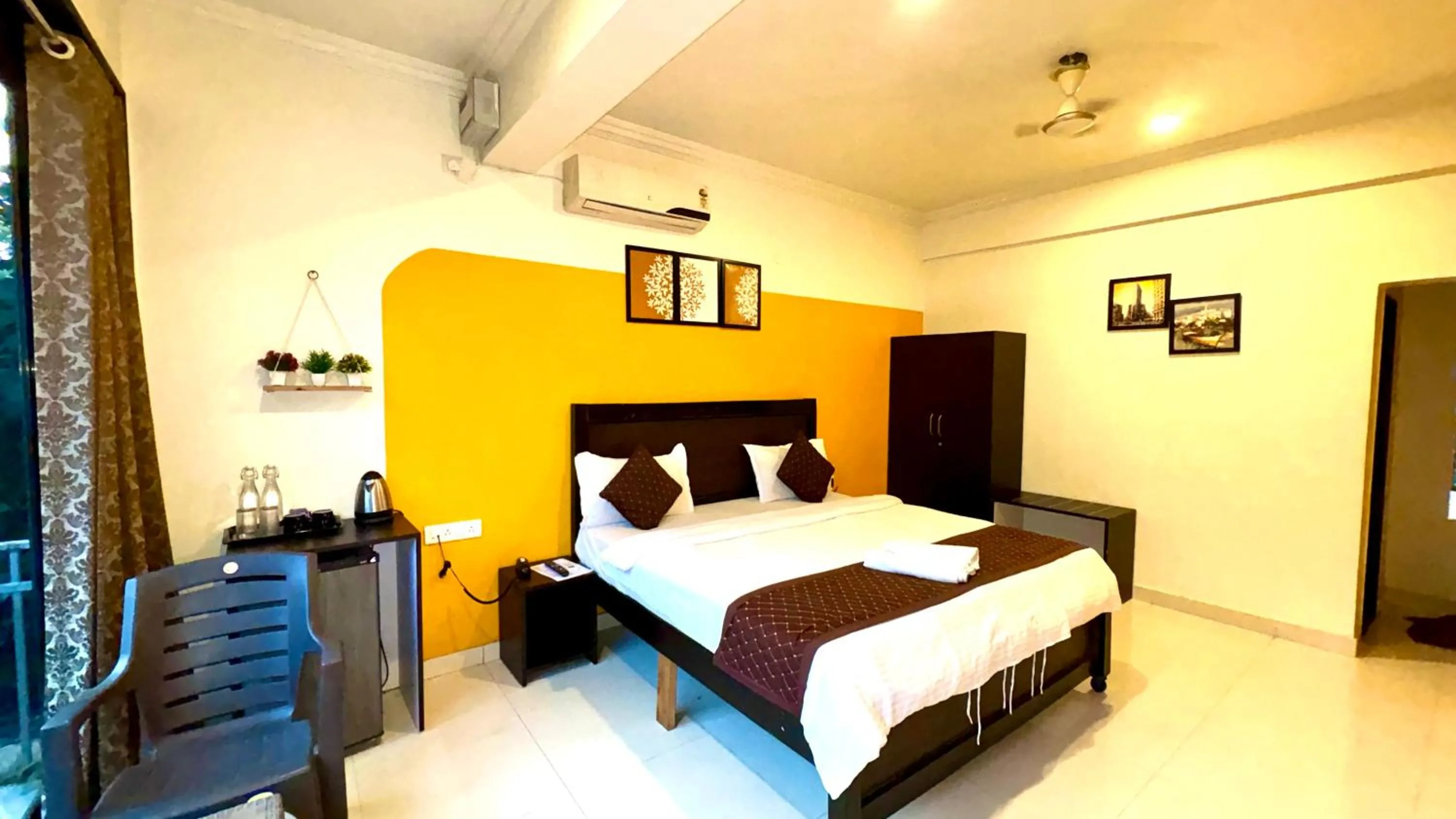 Bedroom, Bed in Hotel 7Seas by Solara Hospitality