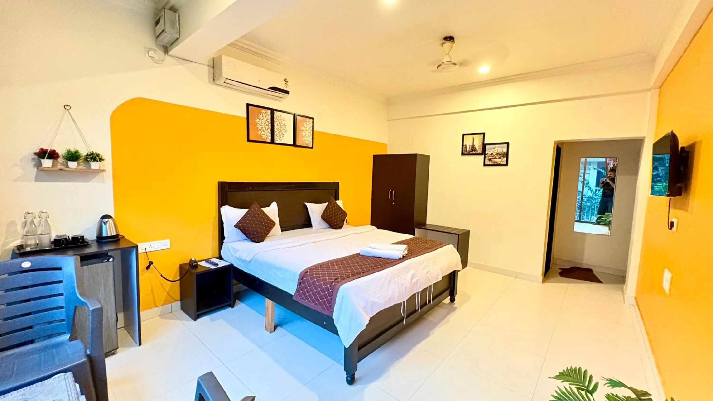 Bedroom, Bed in Hotel 7Seas by Solara Hospitality