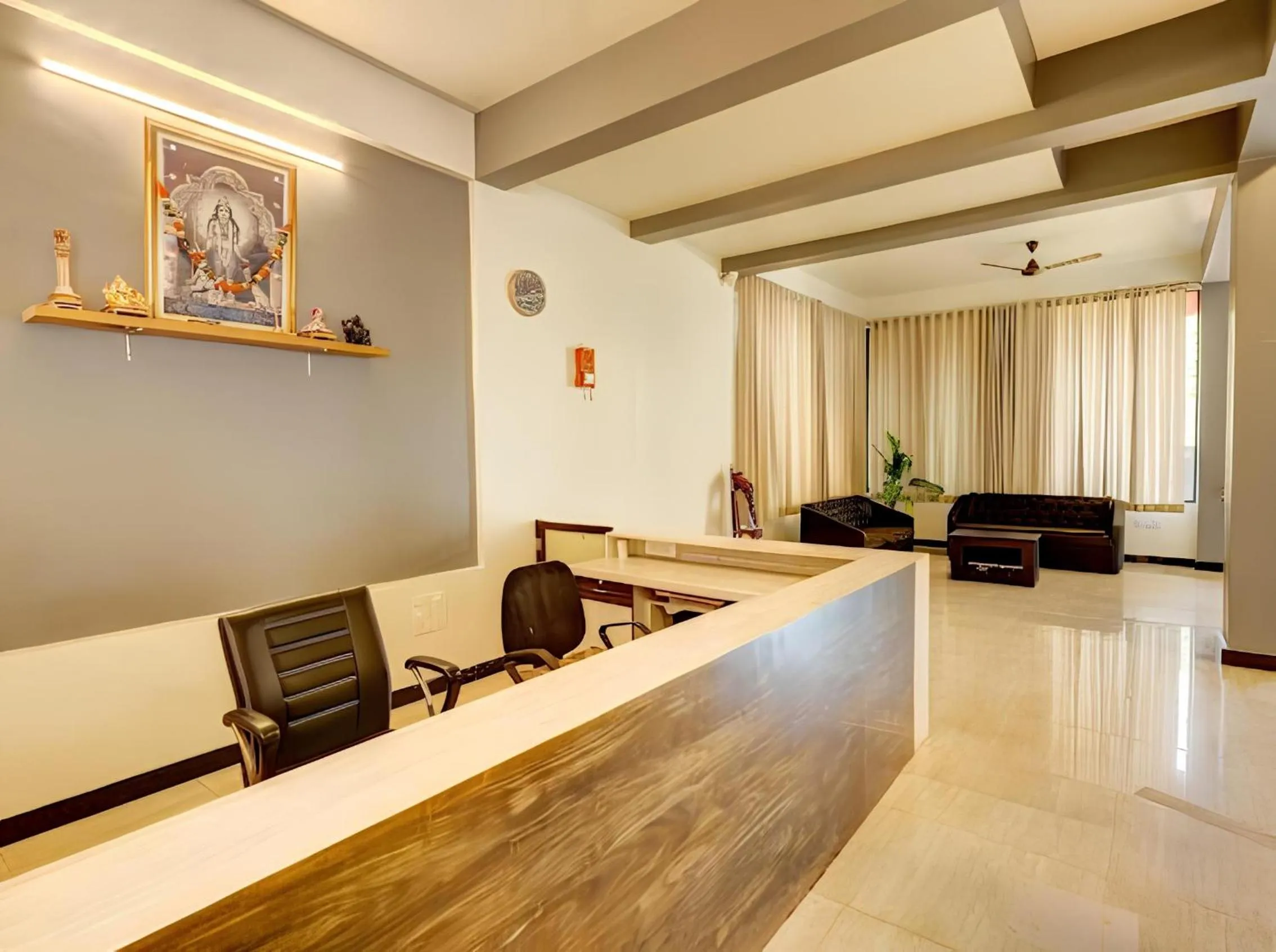 Lobby or reception in Hotel 7Seas by Solara Hospitality