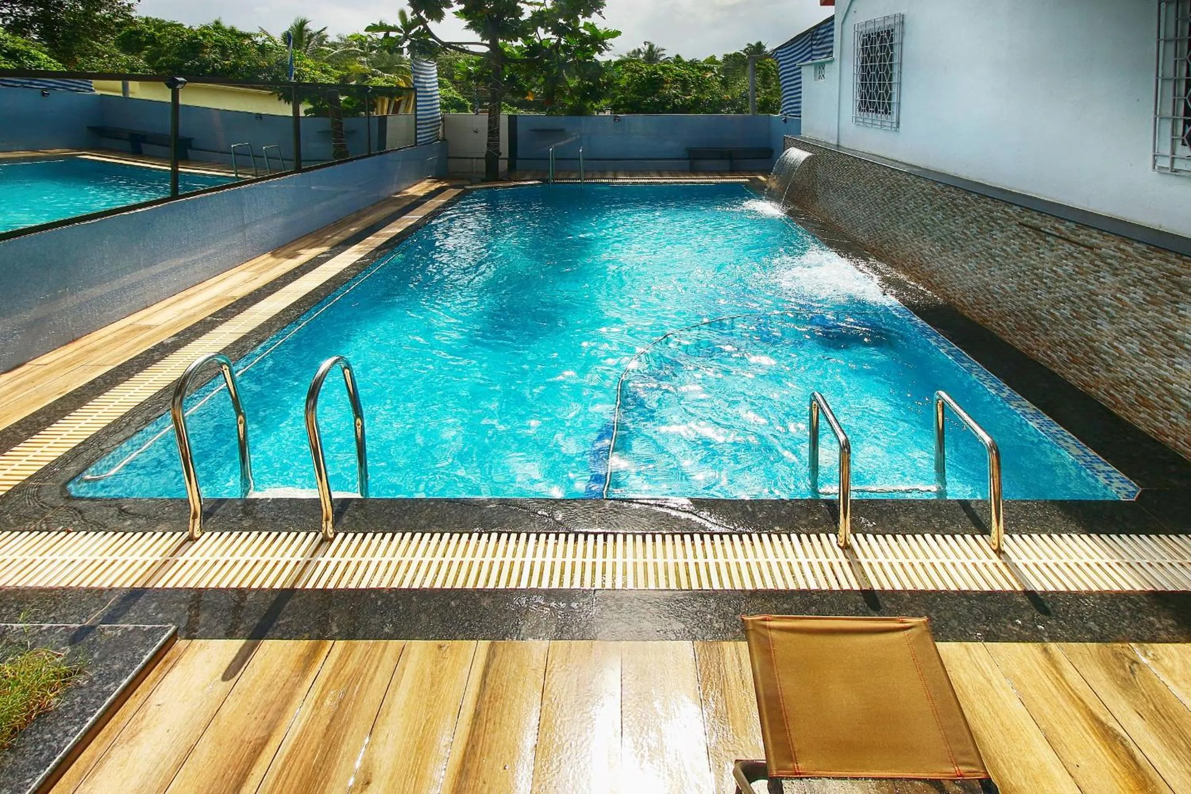 Swimming pool in Hotel 7Seas by Solara Hospitality
