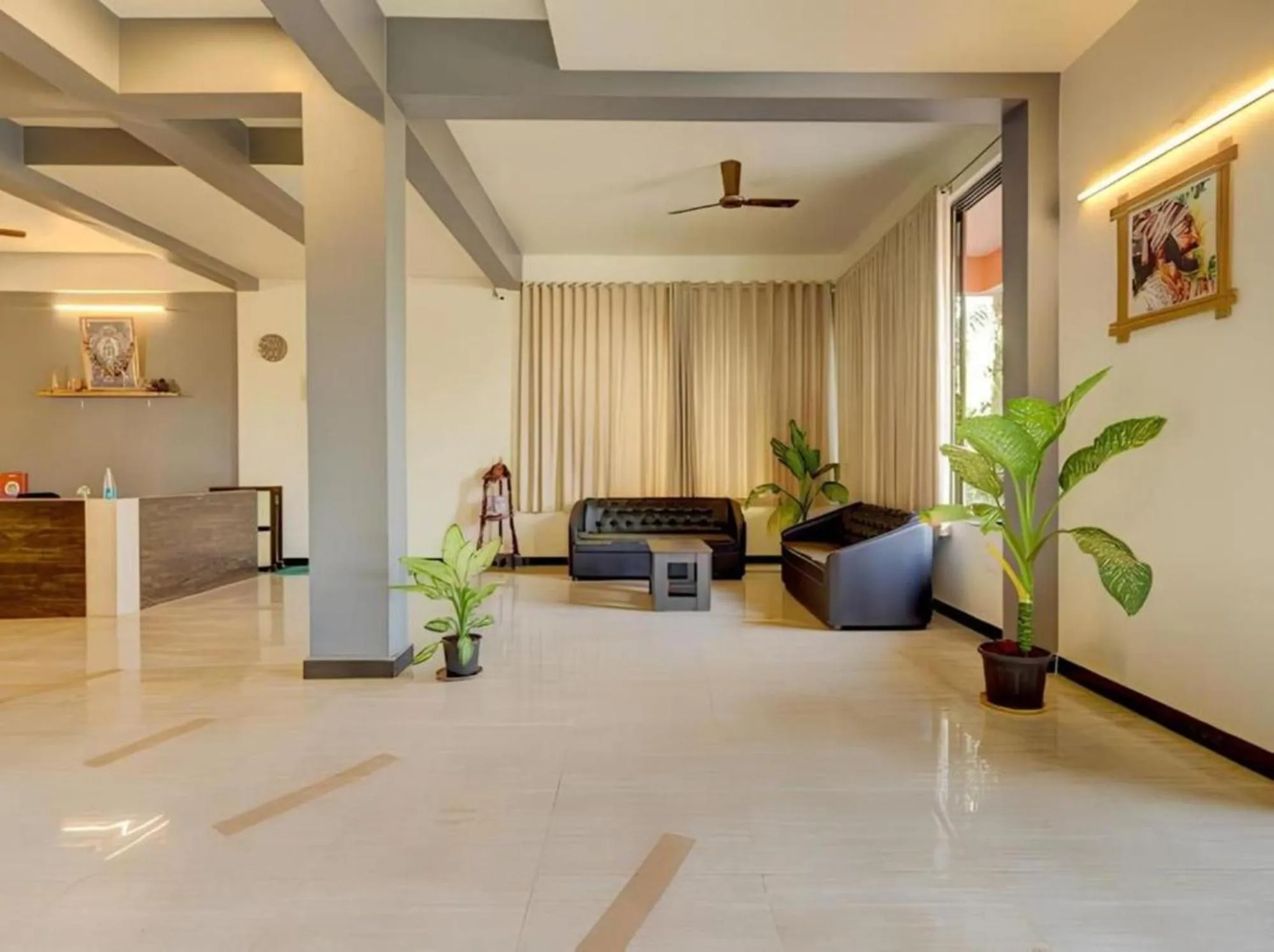 Lobby or reception in Hotel 7Seas by Solara Hospitality