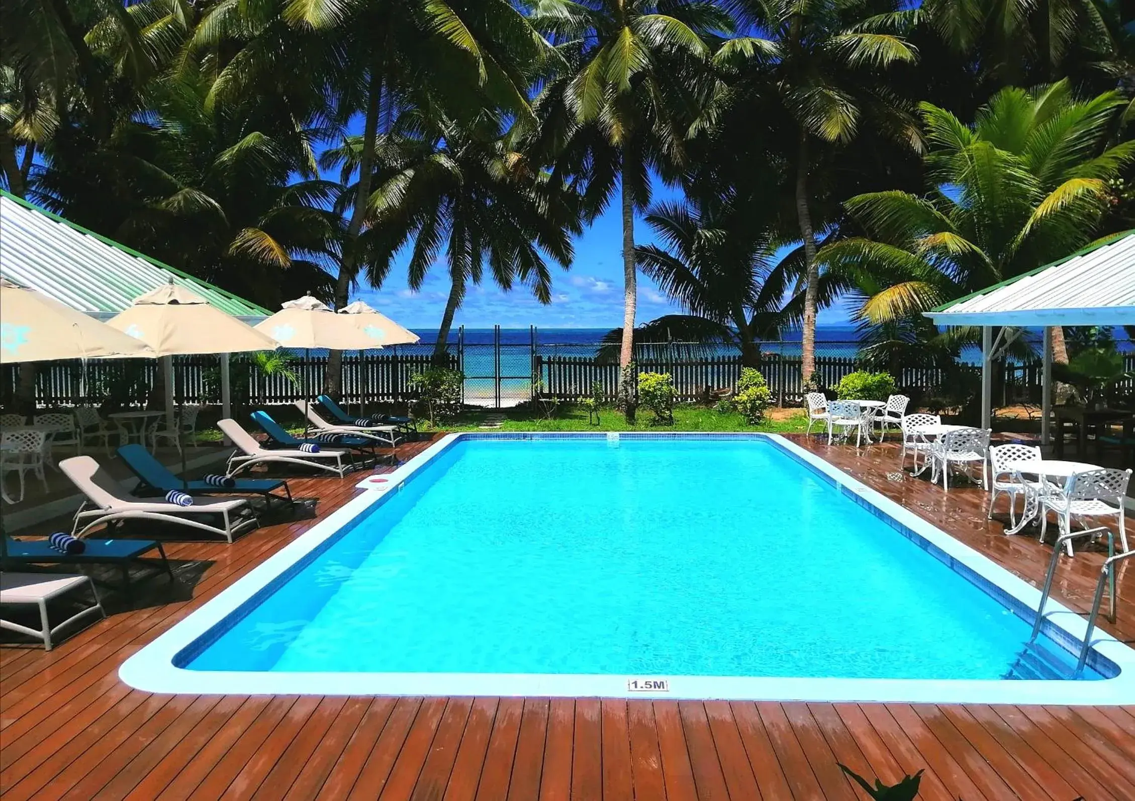 Swimming pool in Le Relax Beach Resort Swimming pool in Le Relax Beach Resort