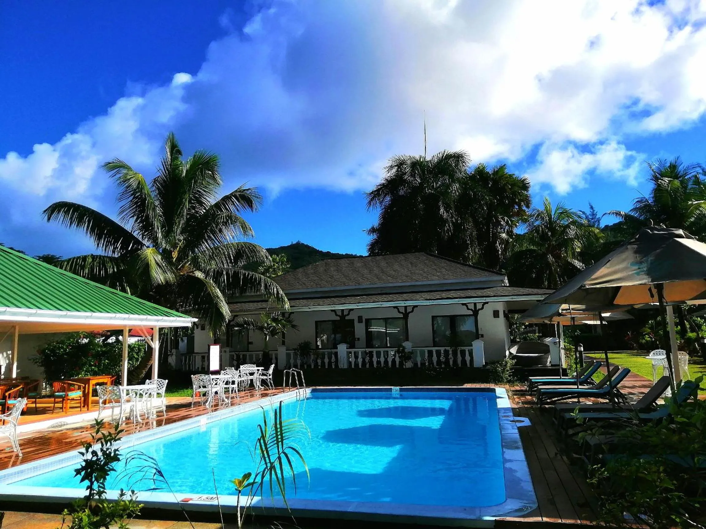 Swimming pool in Le Relax Beach Resort