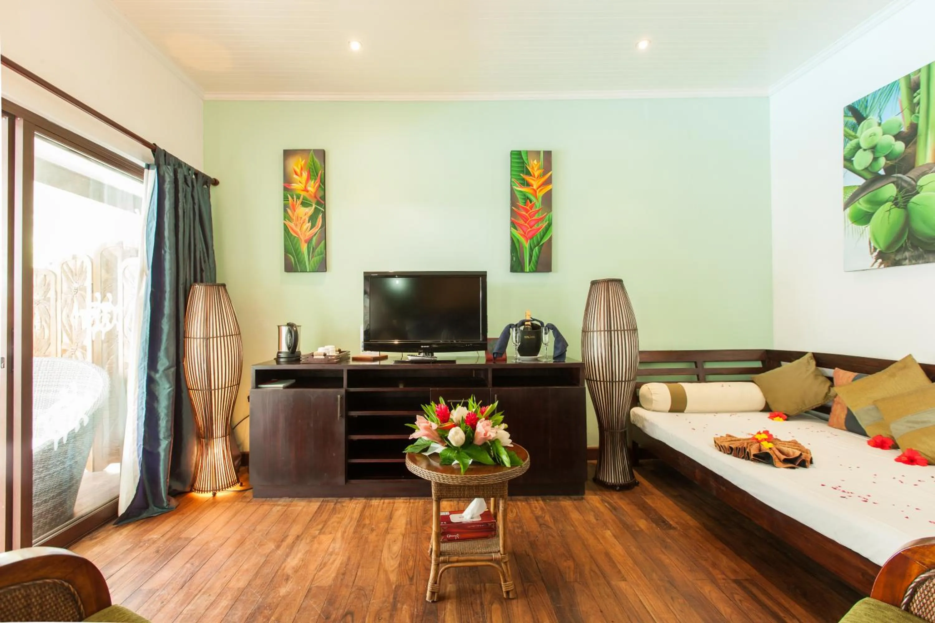 Decorative detail, Bed in Le Relax Beach Resort