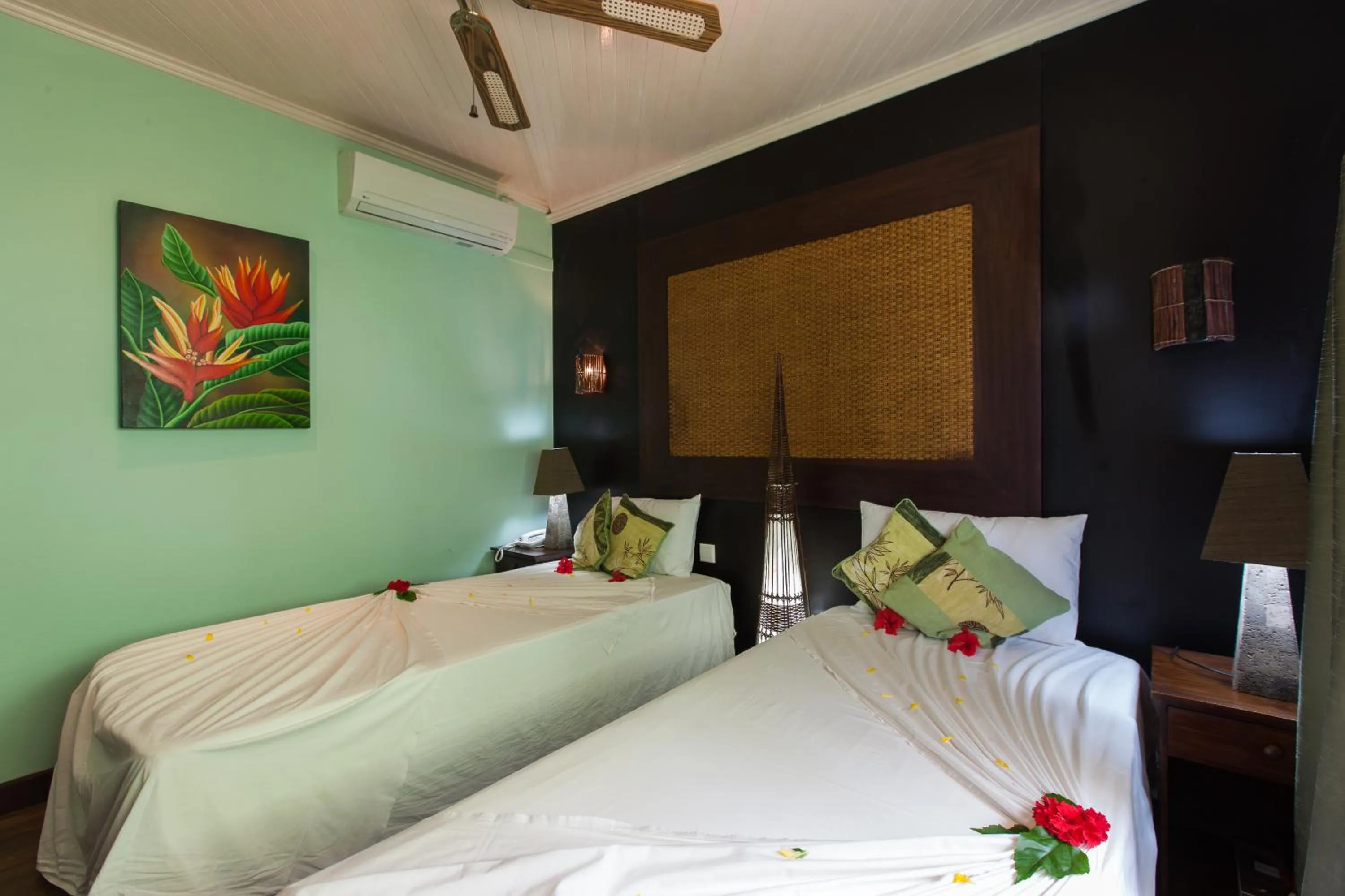 Bed in Le Relax Beach Resort