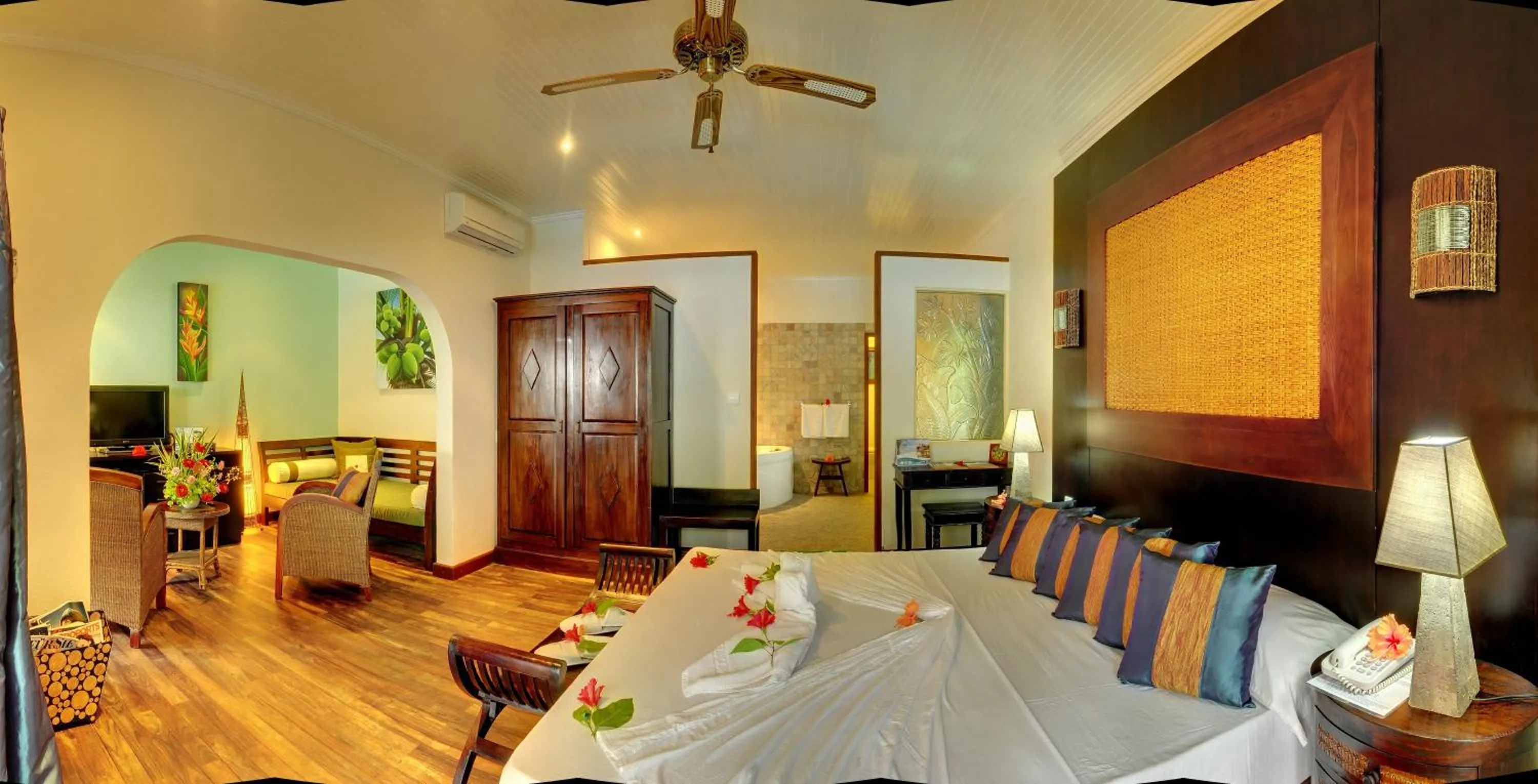 Bed in Le Relax Beach Resort