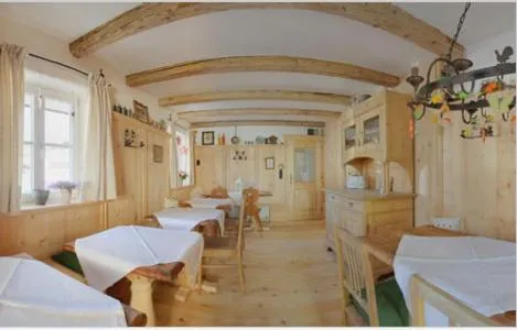 Restaurant/places to eat in Alpenhof Garnihotel & Ferienwohnungen