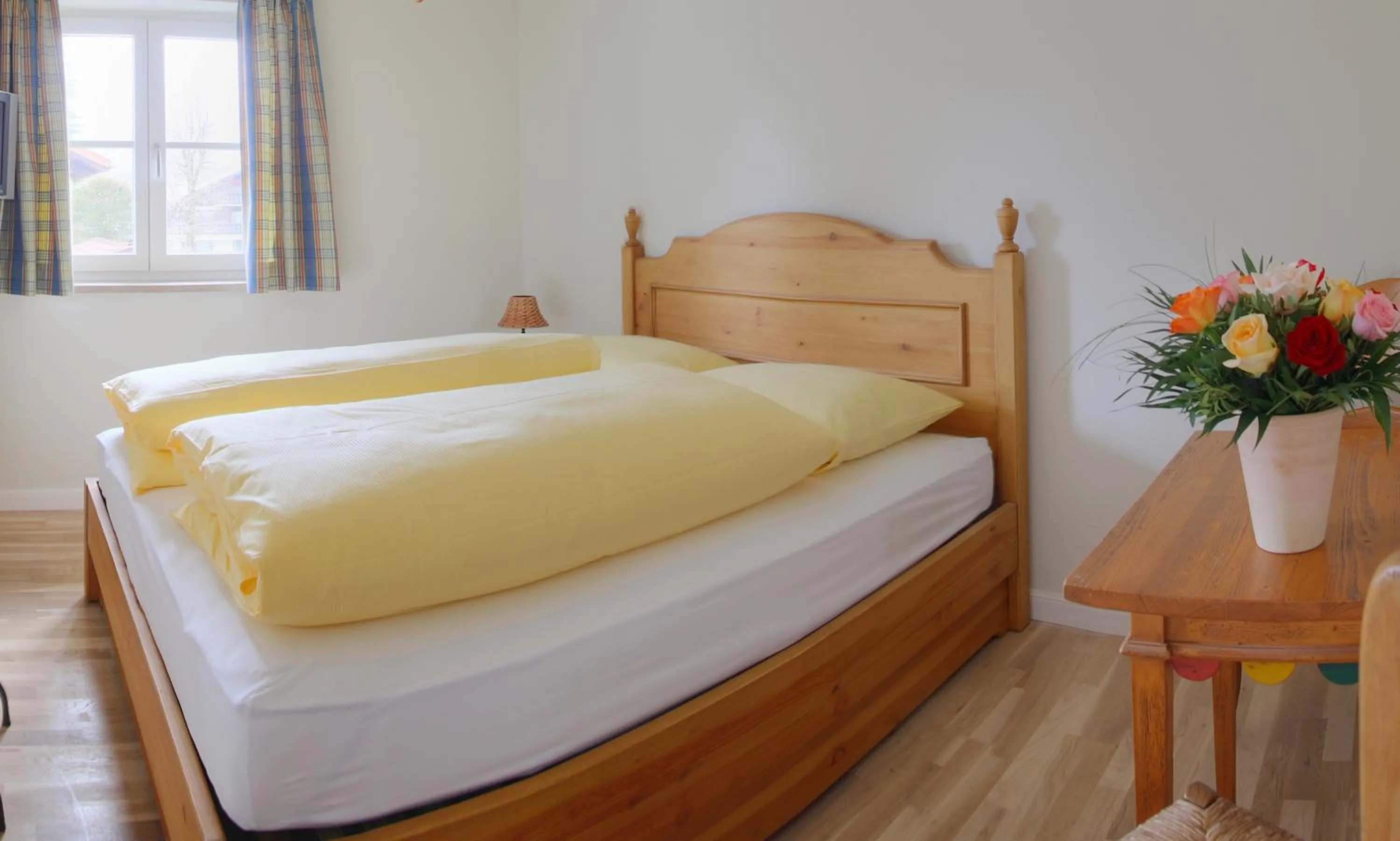 Bed in Alpenhof Garnihotel & Ferienwohnungen