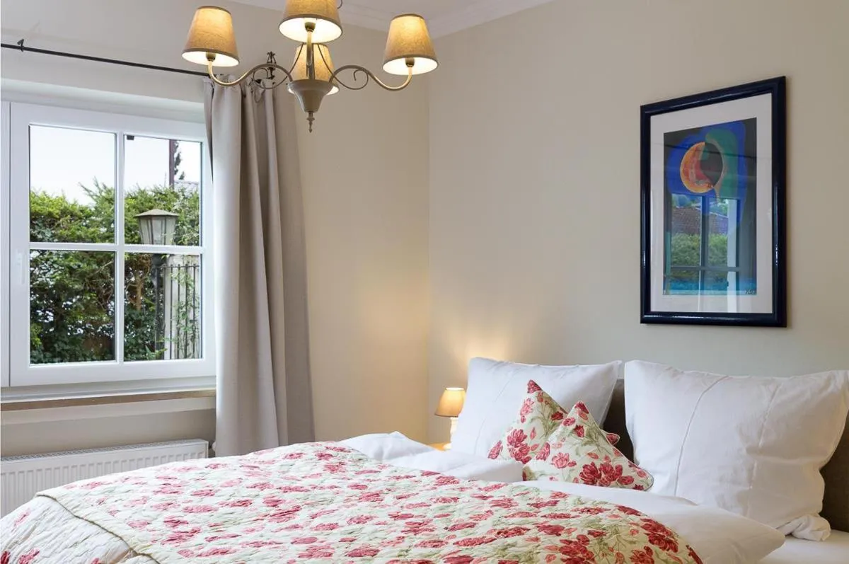 Bed in Alpenhof Garnihotel & Ferienwohnungen