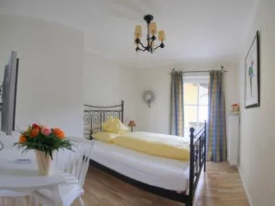 Bed in Alpenhof Garnihotel & Ferienwohnungen