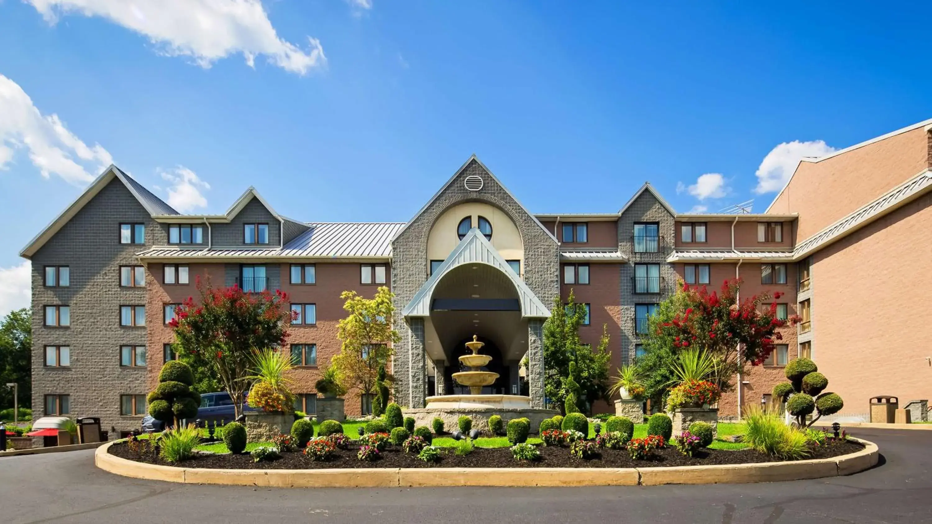 Property building in Best Western Plus Concordville Hotel Property building in Best Western Plus Concordville Hotel