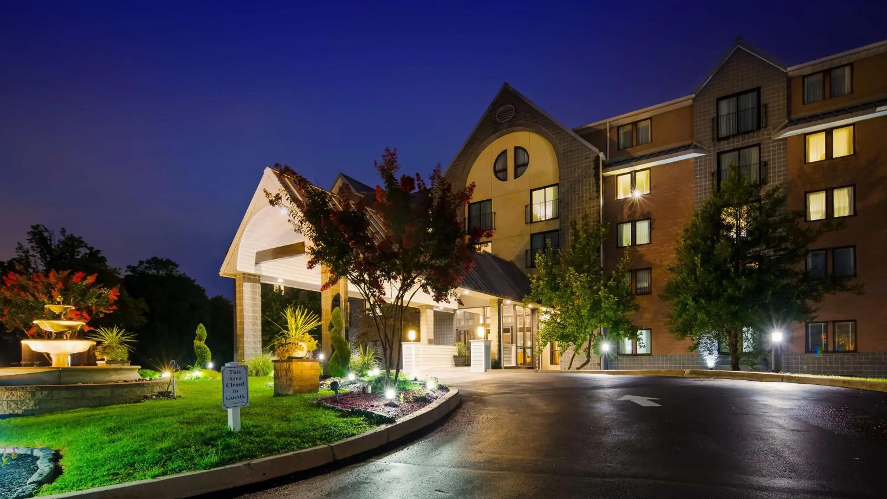 Property building in Best Western Plus Concordville Hotel Property building in Best Western Plus Concordville Hotel
