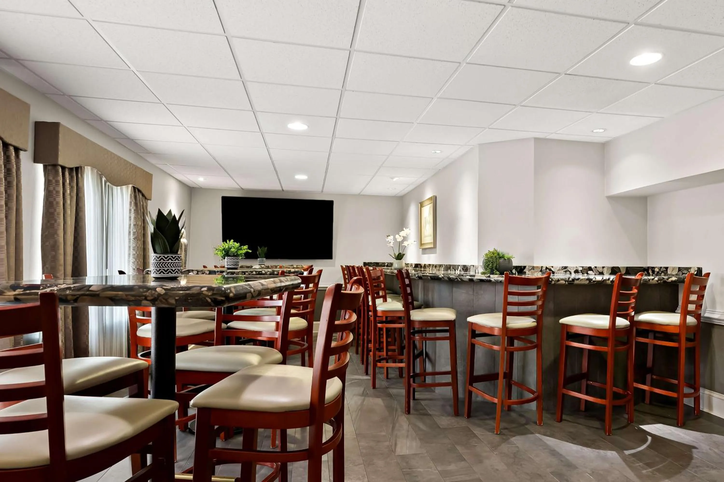 Lobby or reception in Best Western Plus Concordville Hotel