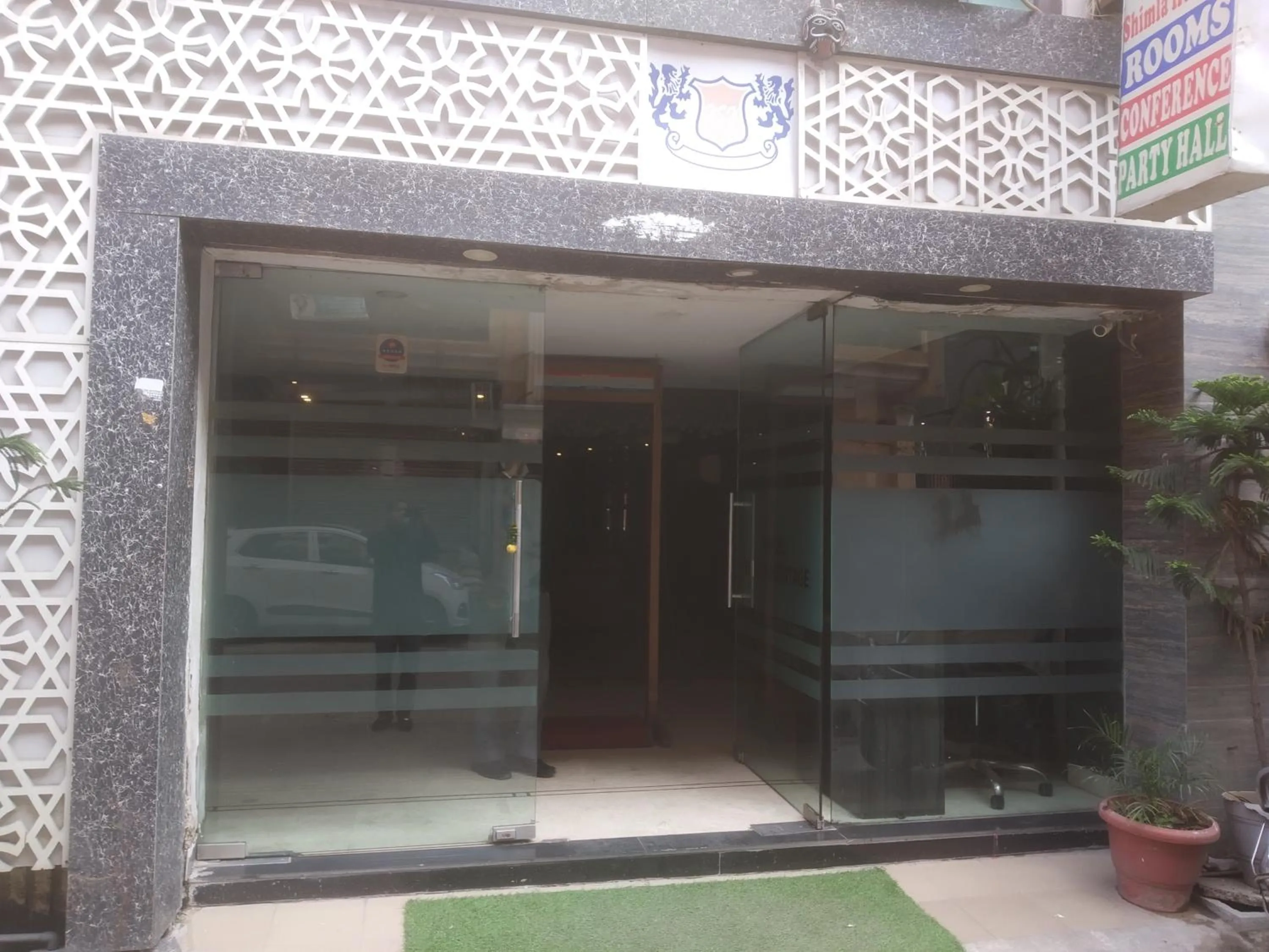 Hotel SHIMLA HERITAGE- Near B L K Hospital