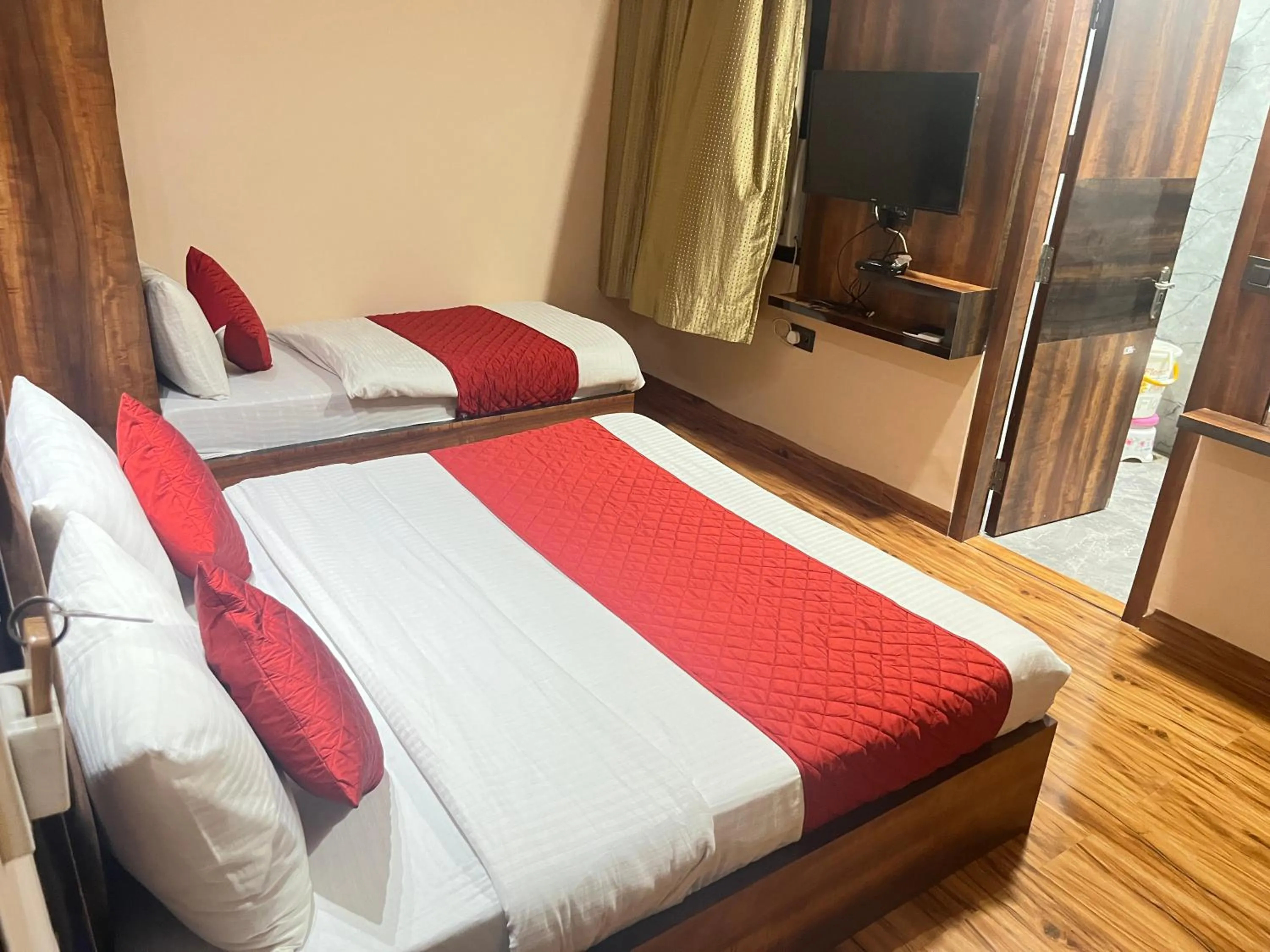 Bed in Hotel SHIMLA HERITAGE- Near B L K Hospital