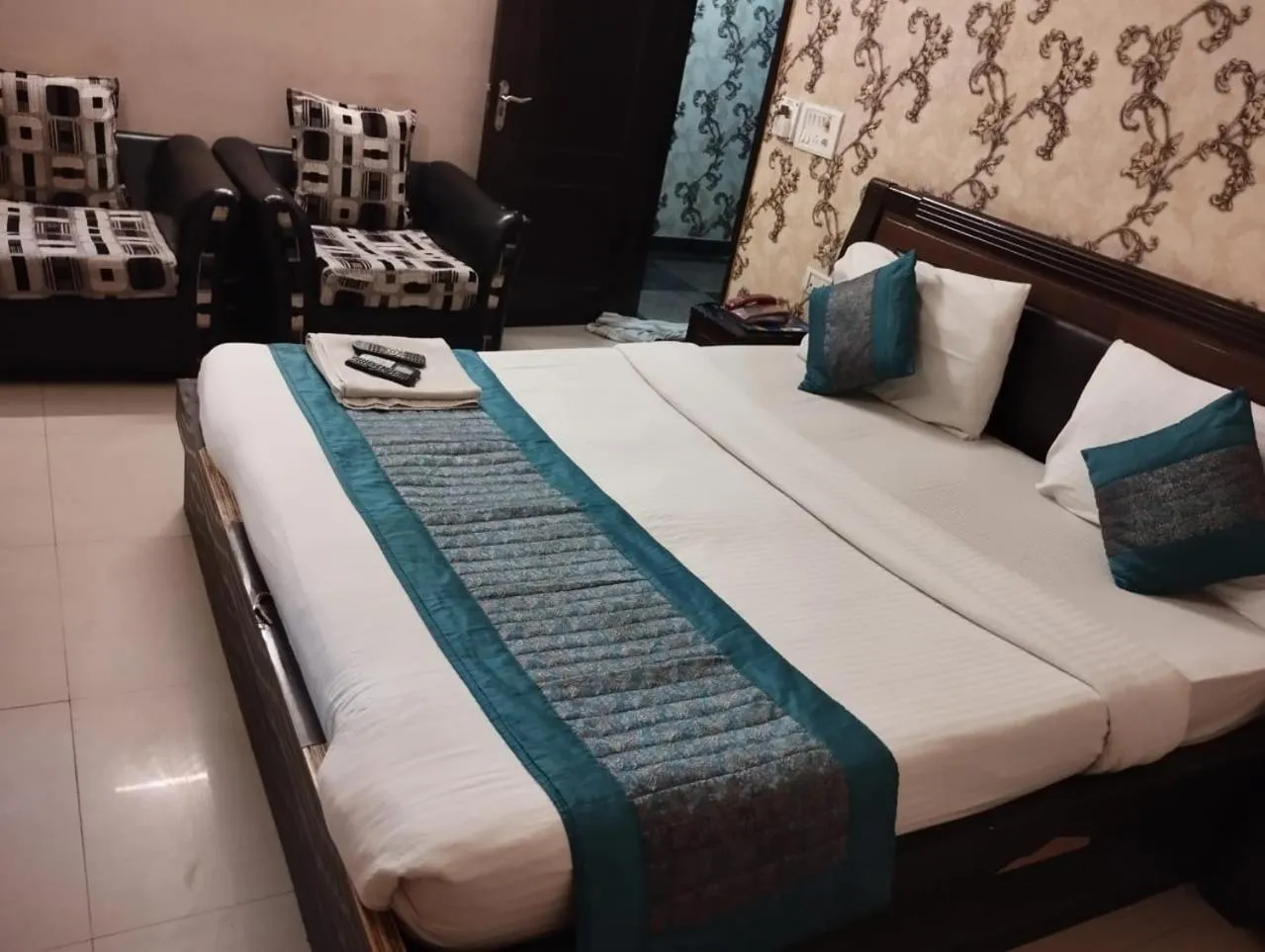 Bed in Hotel SHIMLA HERITAGE- Near B L K Hospital