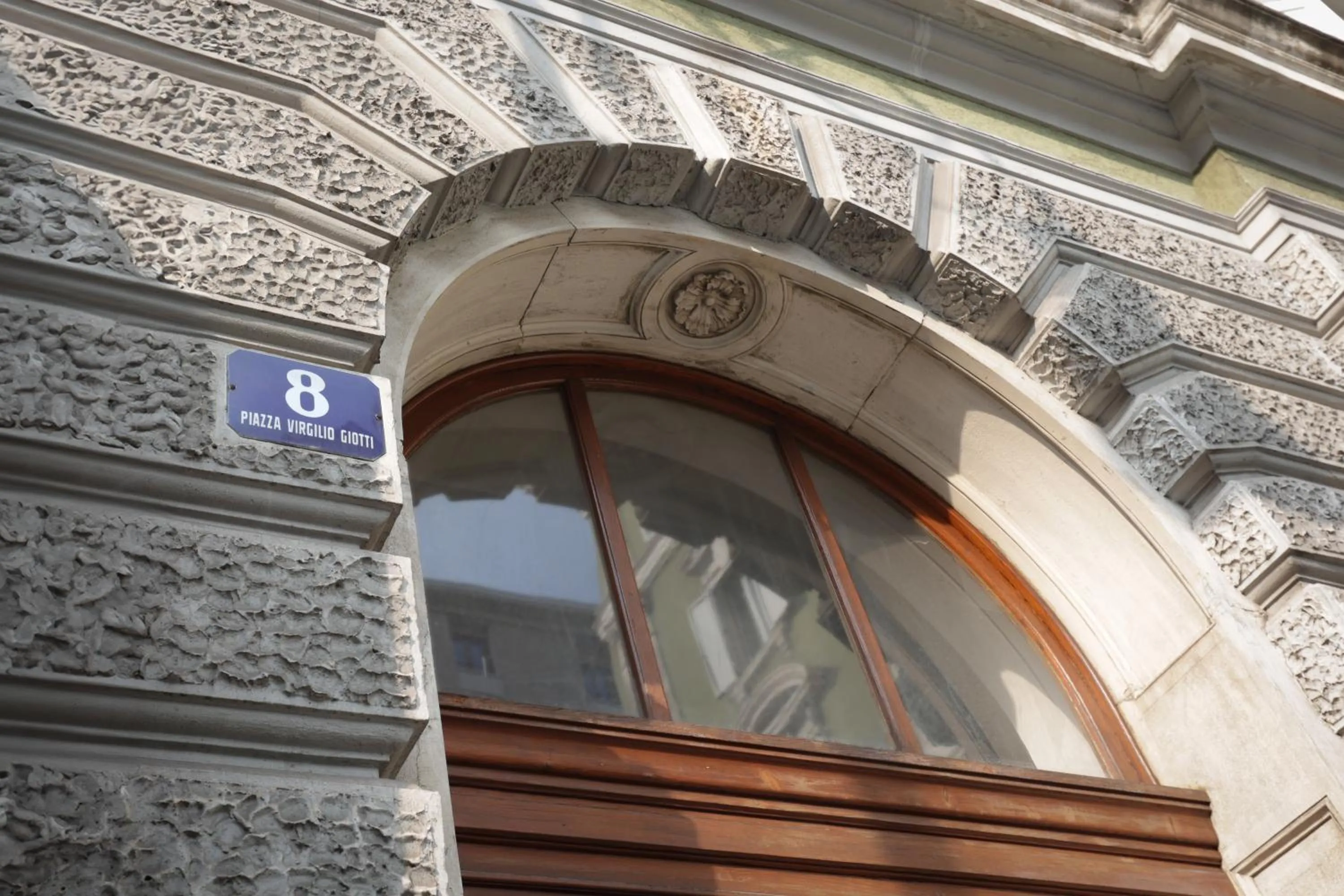 Facade/entrance in Residence Piazza Giotti 8