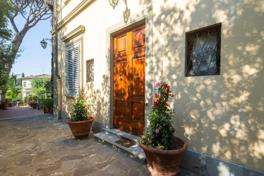 Villa Lia - Apartment in Villa with private garden and Pool