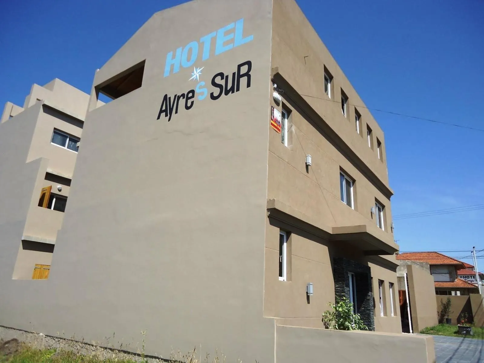 Facade/entrance in Ayres Sur