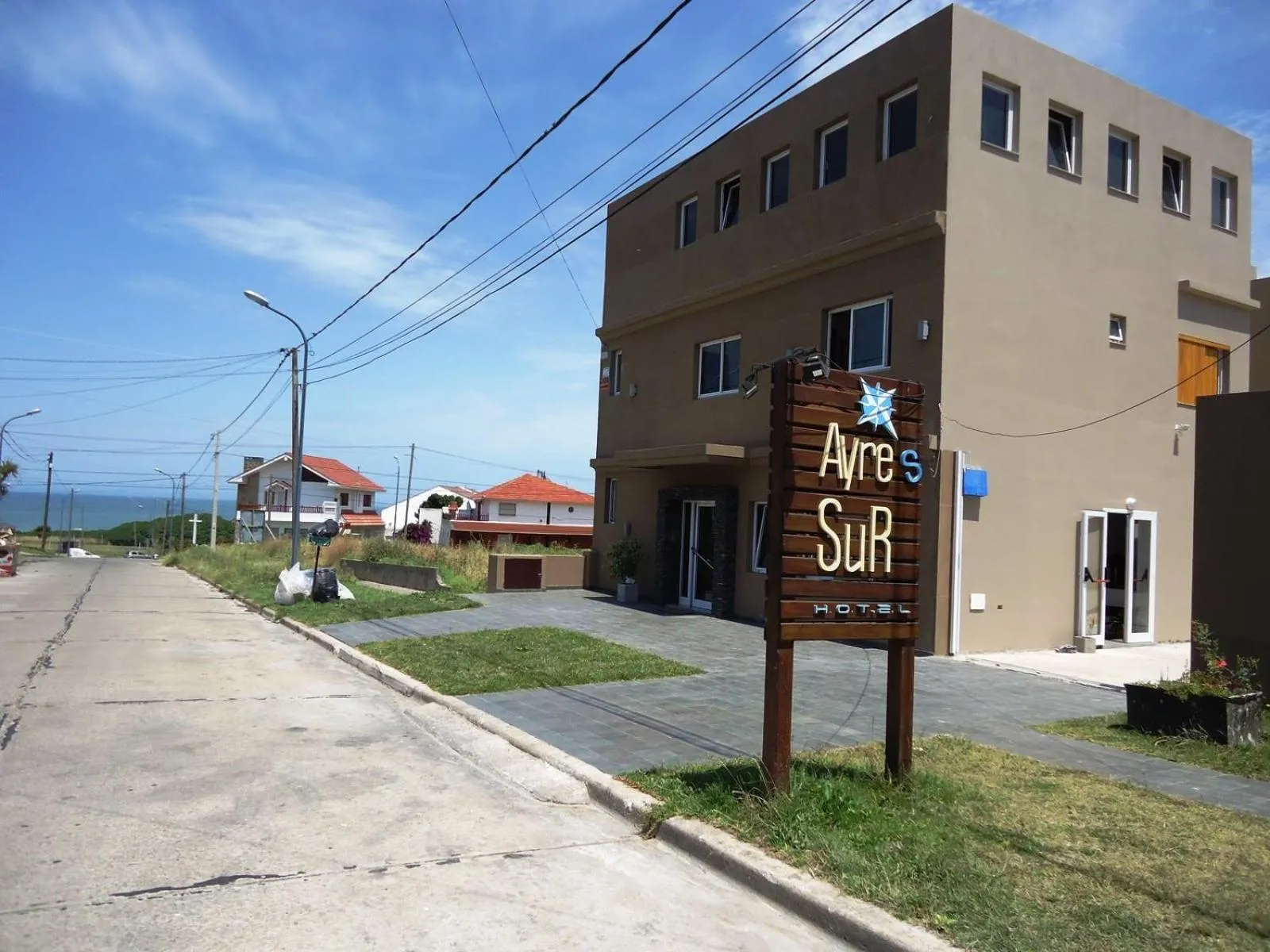 Facade/entrance in Ayres Sur