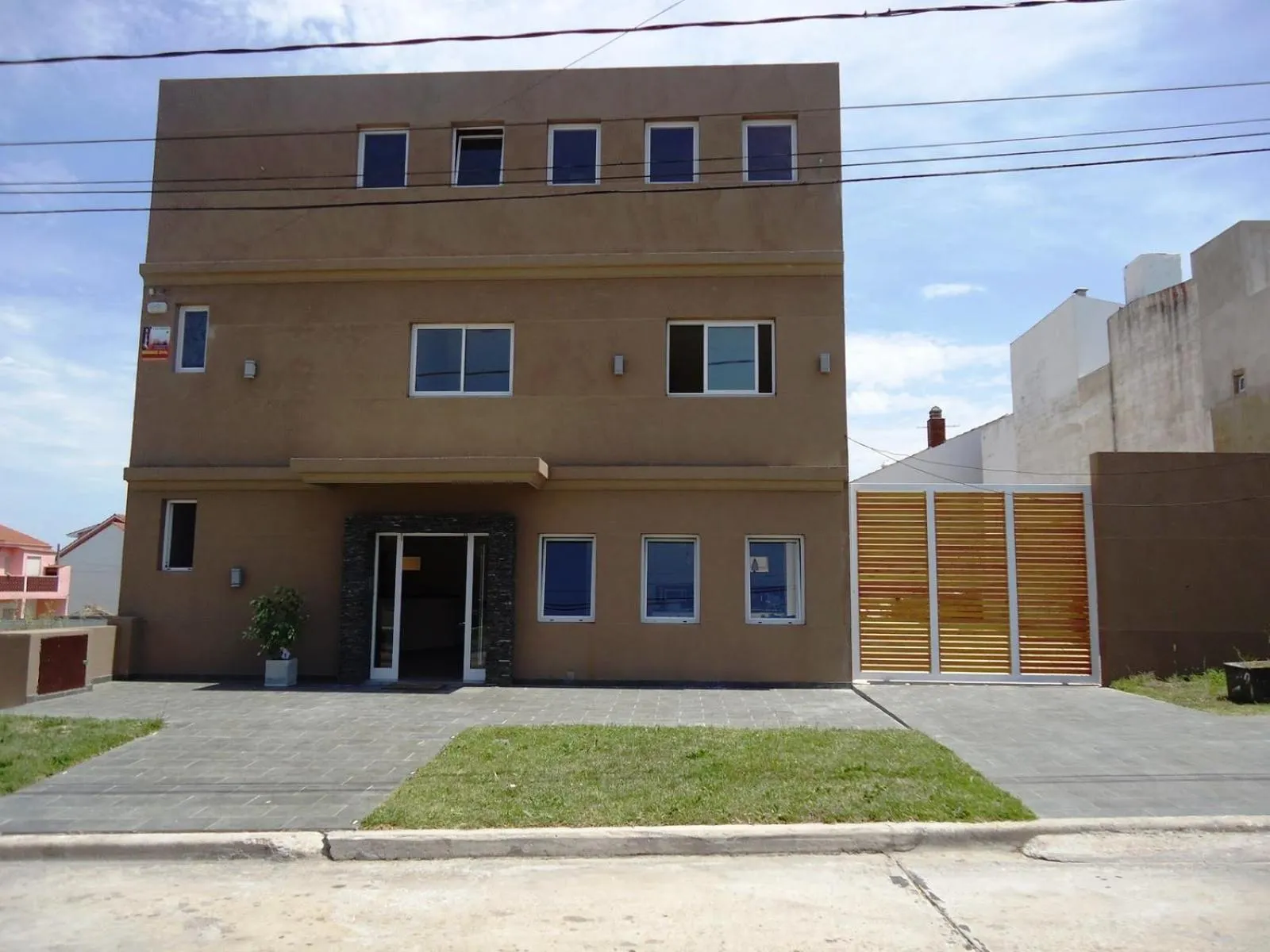 Facade/entrance in Ayres Sur