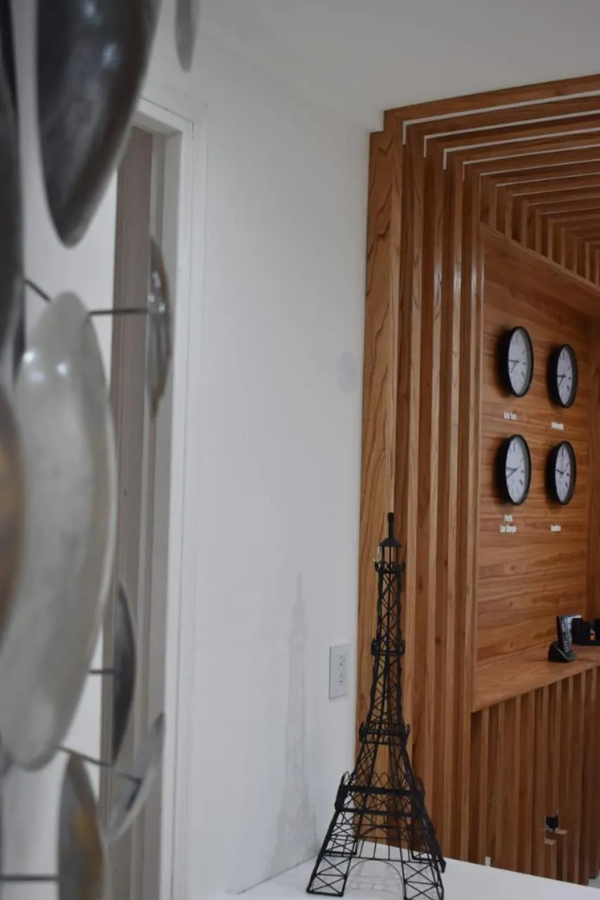 Communal lounge/ TV room in Bagu Playa Grande Hotel