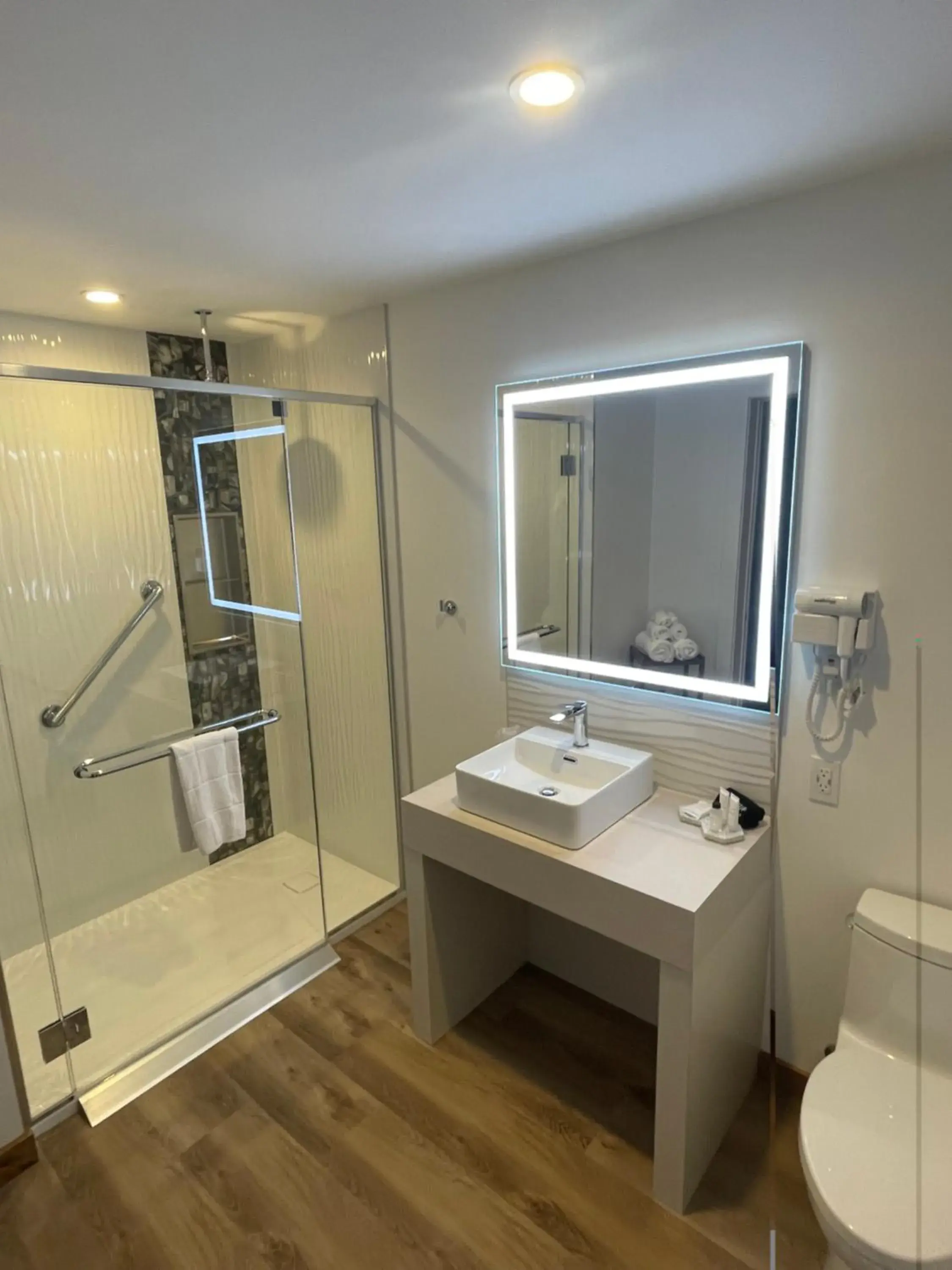 Chambre King Deluxe – Vue Lac in Château Morritt Chambre King Deluxe – Vue Lac in Château Morritt