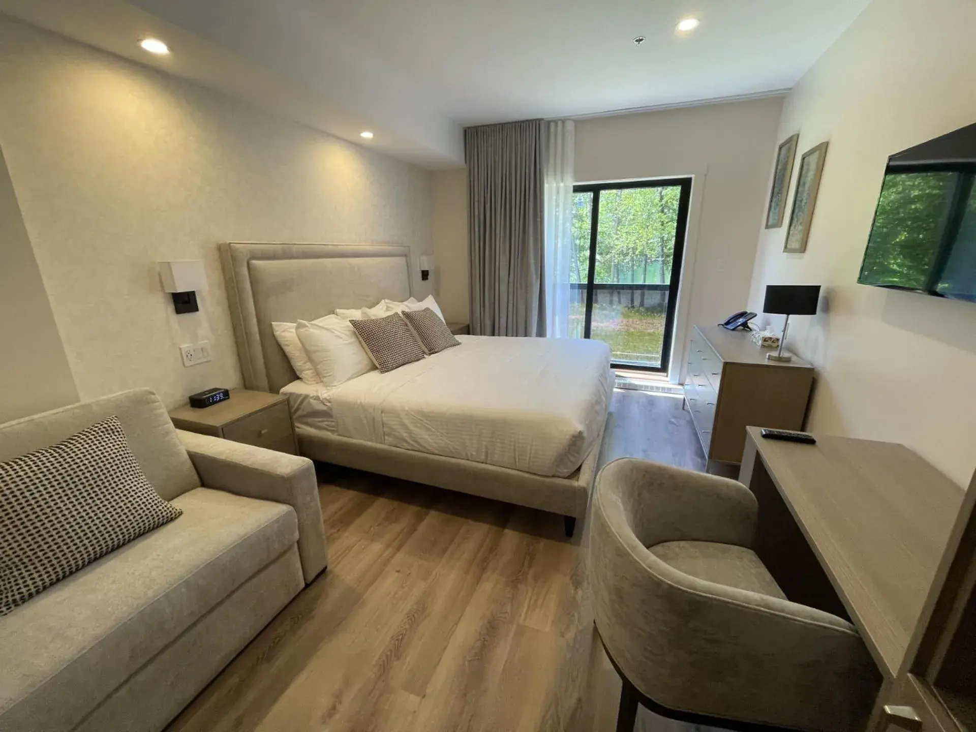 Deluxe room, lake view in Château Morritt Deluxe room, lake view in Château Morritt