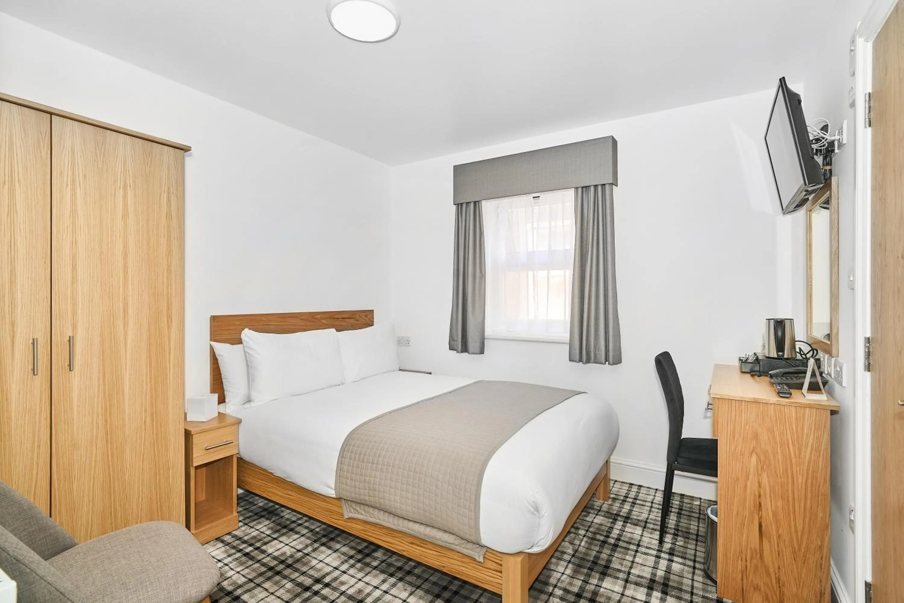 Bedroom, Bed in Best Western Greater London