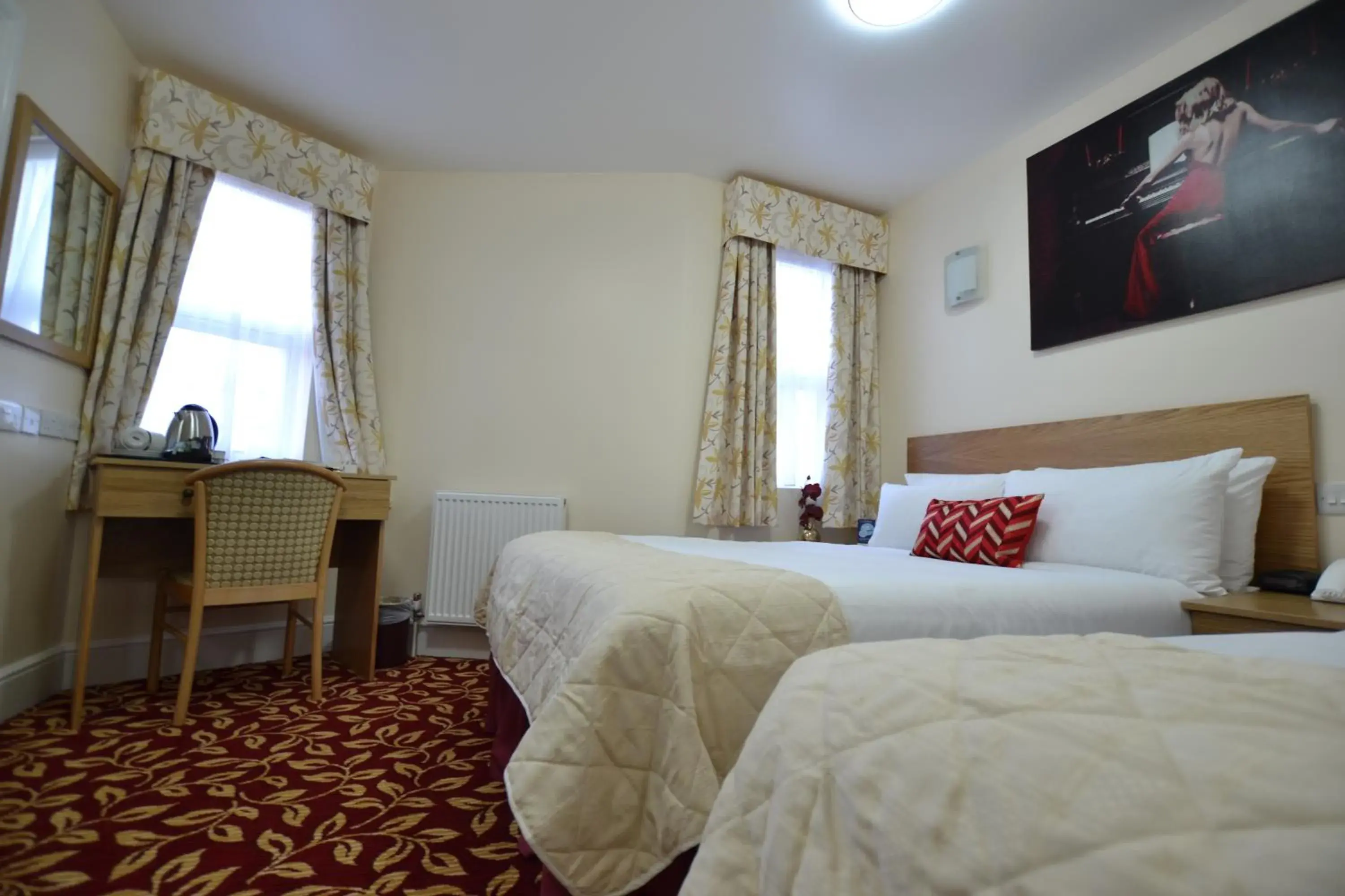 Bed in Best Western Greater London Bed in Best Western Greater London
