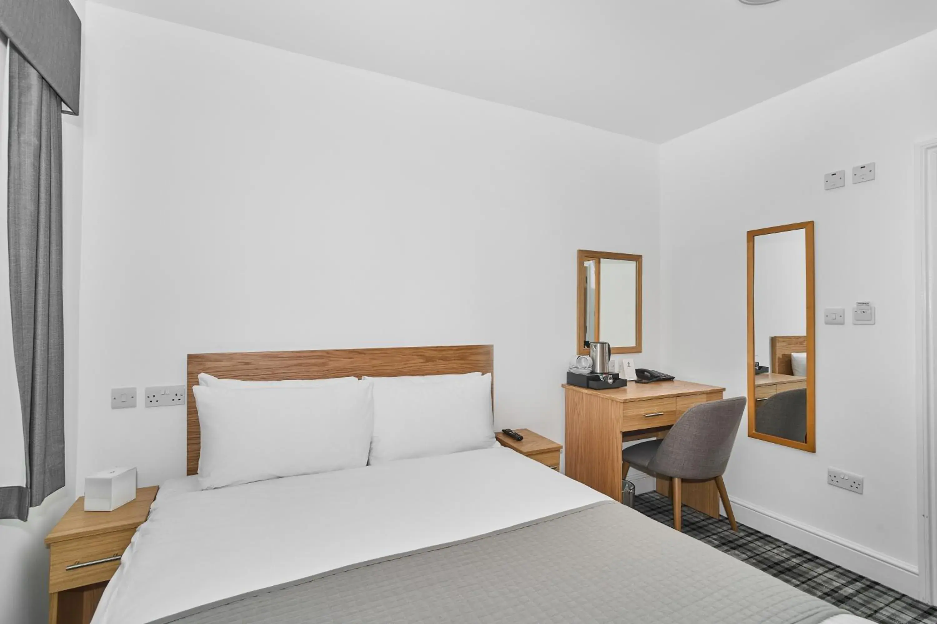 Bedroom, Bed in Best Western Greater London Bedroom, Bed in Best Western Greater London