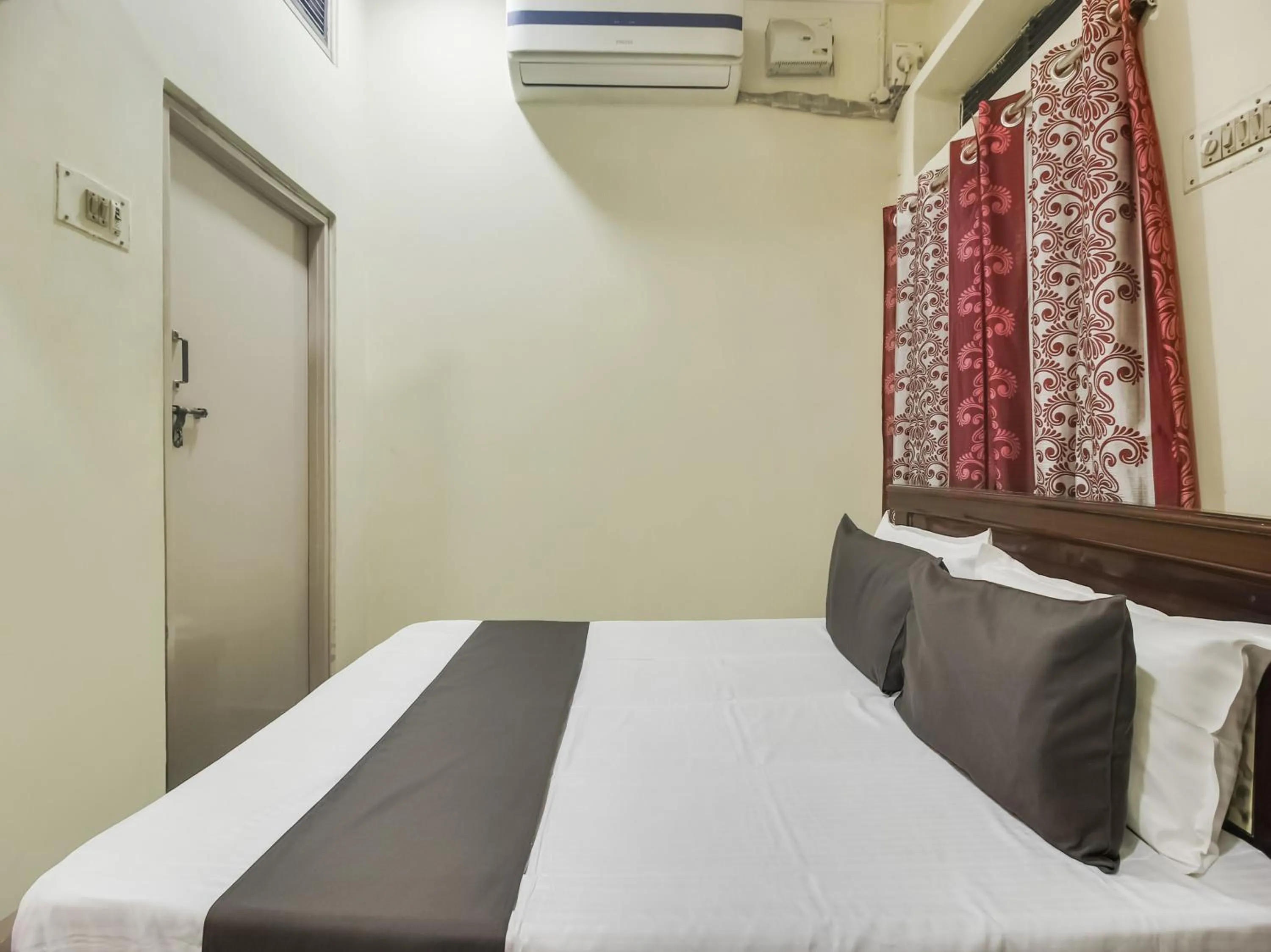 Bedroom, Bed in Hotel O Sri Gopi Mini Guest House Near Erragadda Metro Station