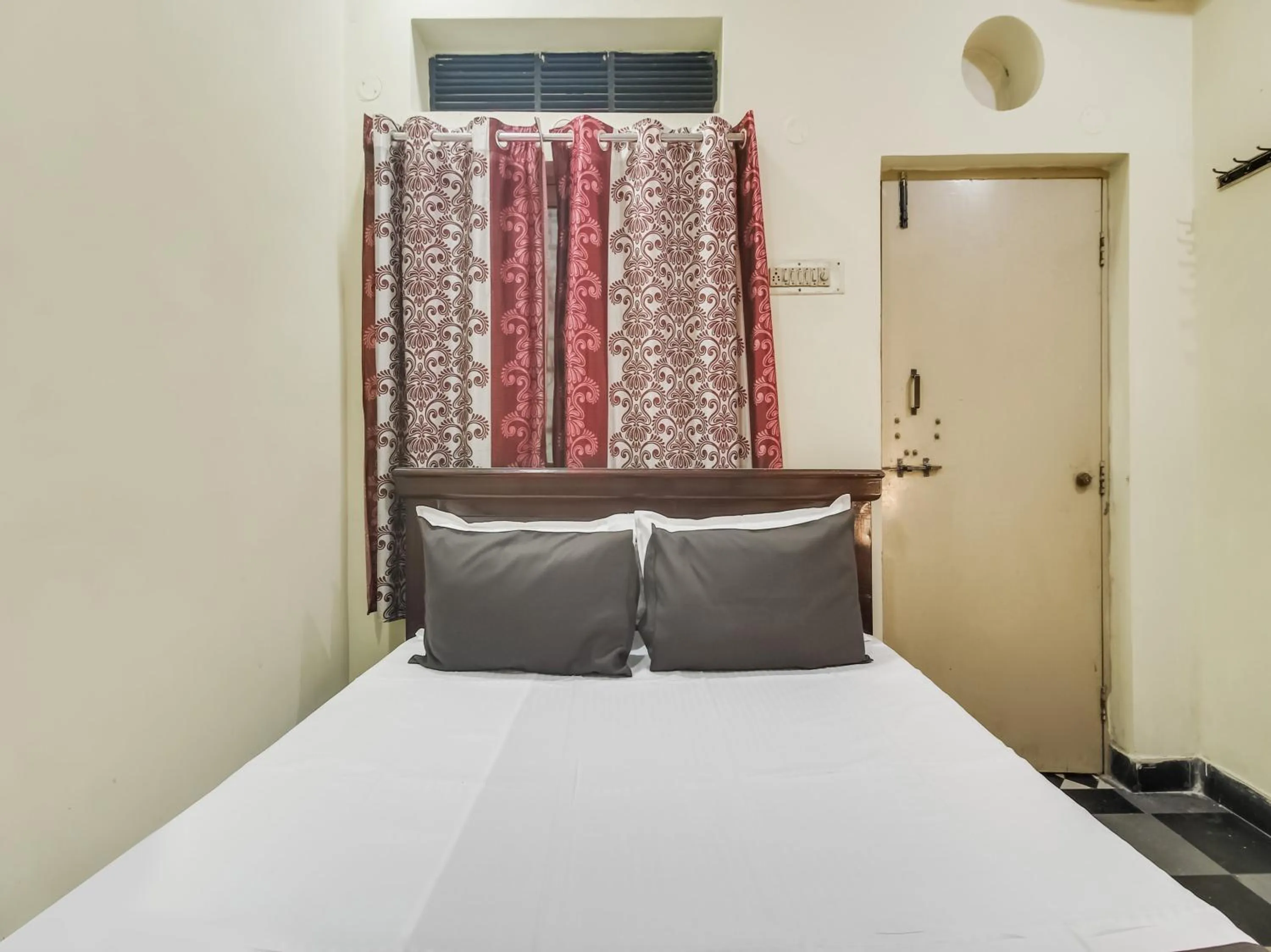Bedroom, Bed in Hotel O Sri Gopi Mini Guest House Near Erragadda Metro Station