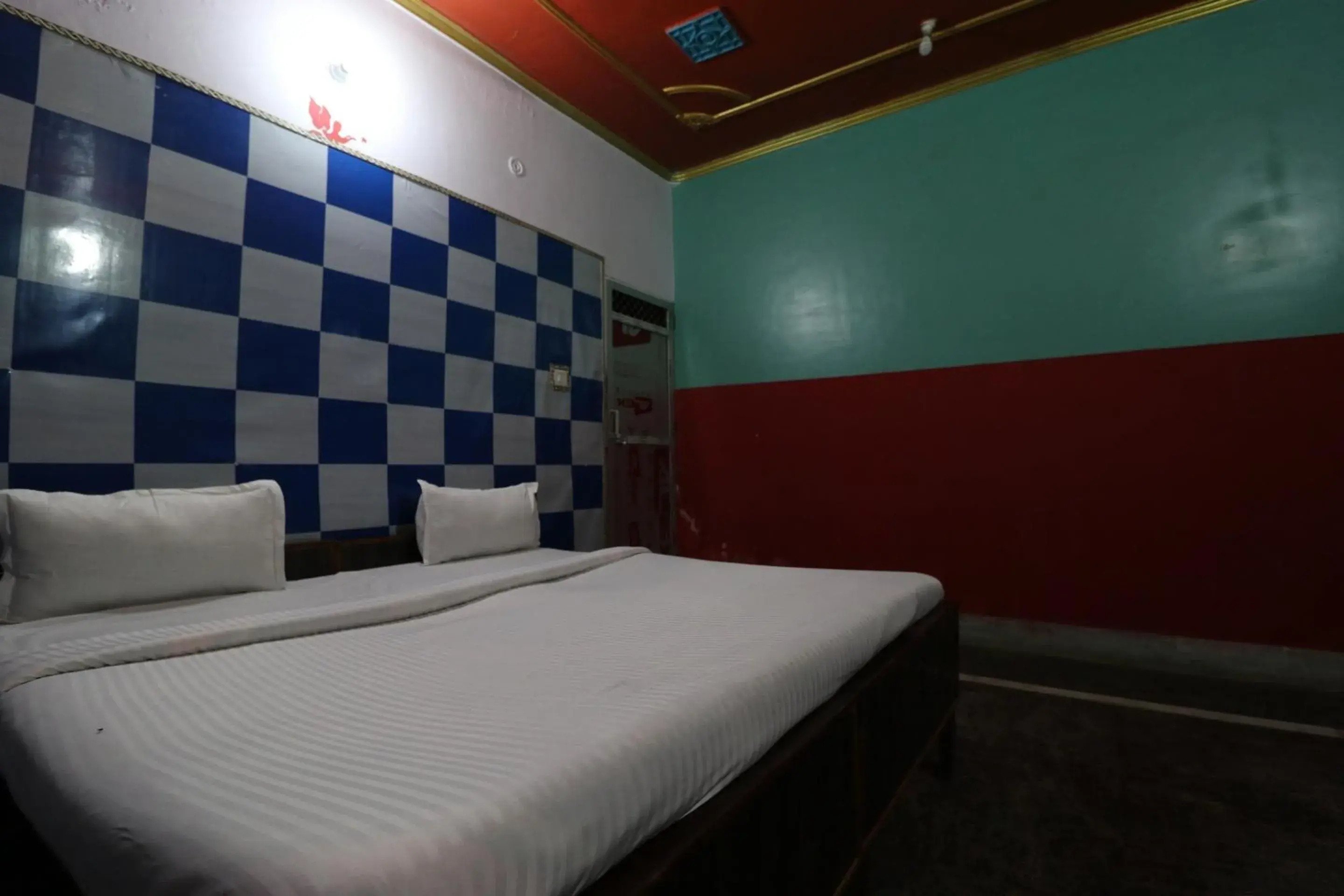 Bedroom, Bed in Capital O Honey Hotel Bedroom, Bed in Capital O Honey Hotel