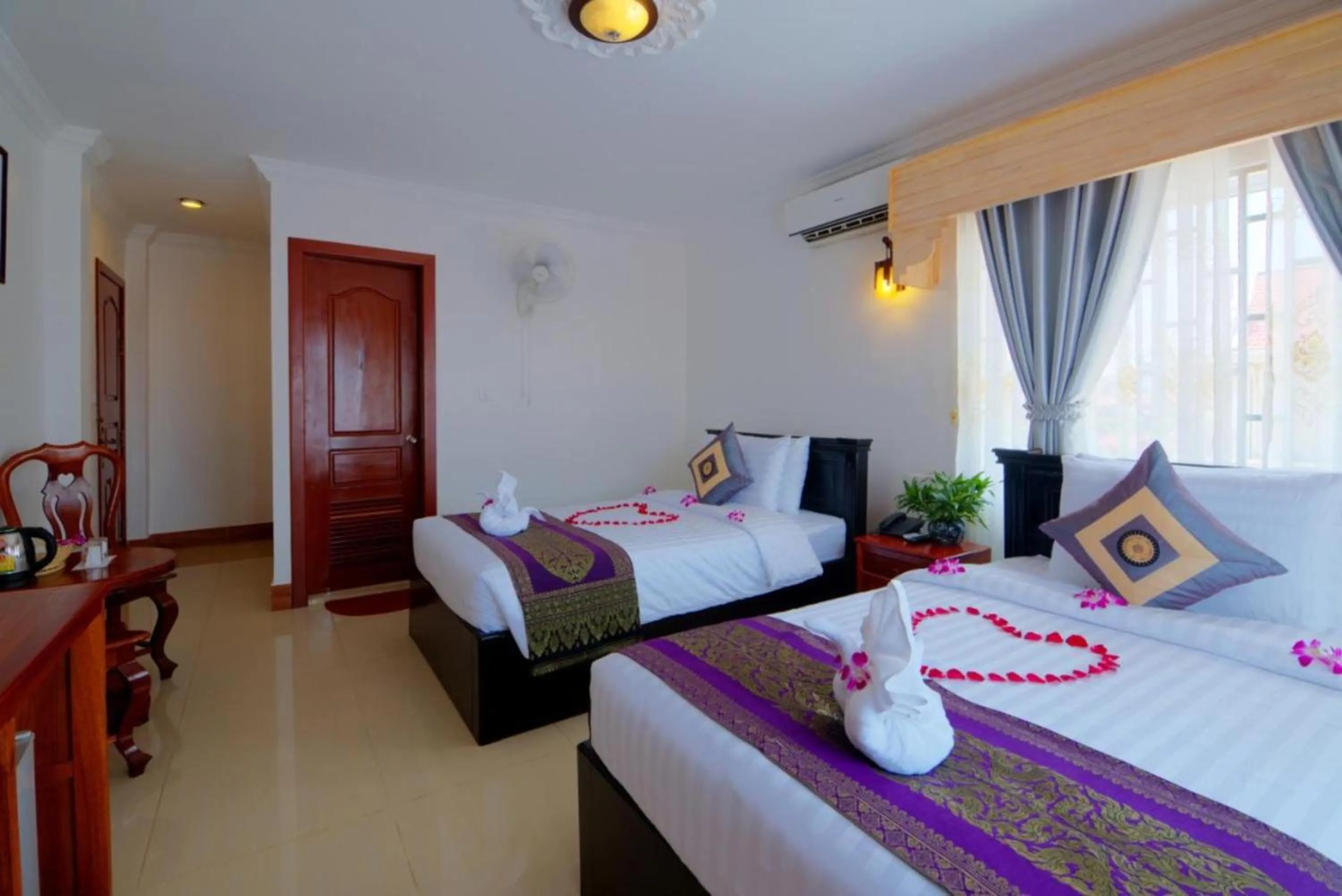 Bedroom, Bed in Bou Phanith Villa