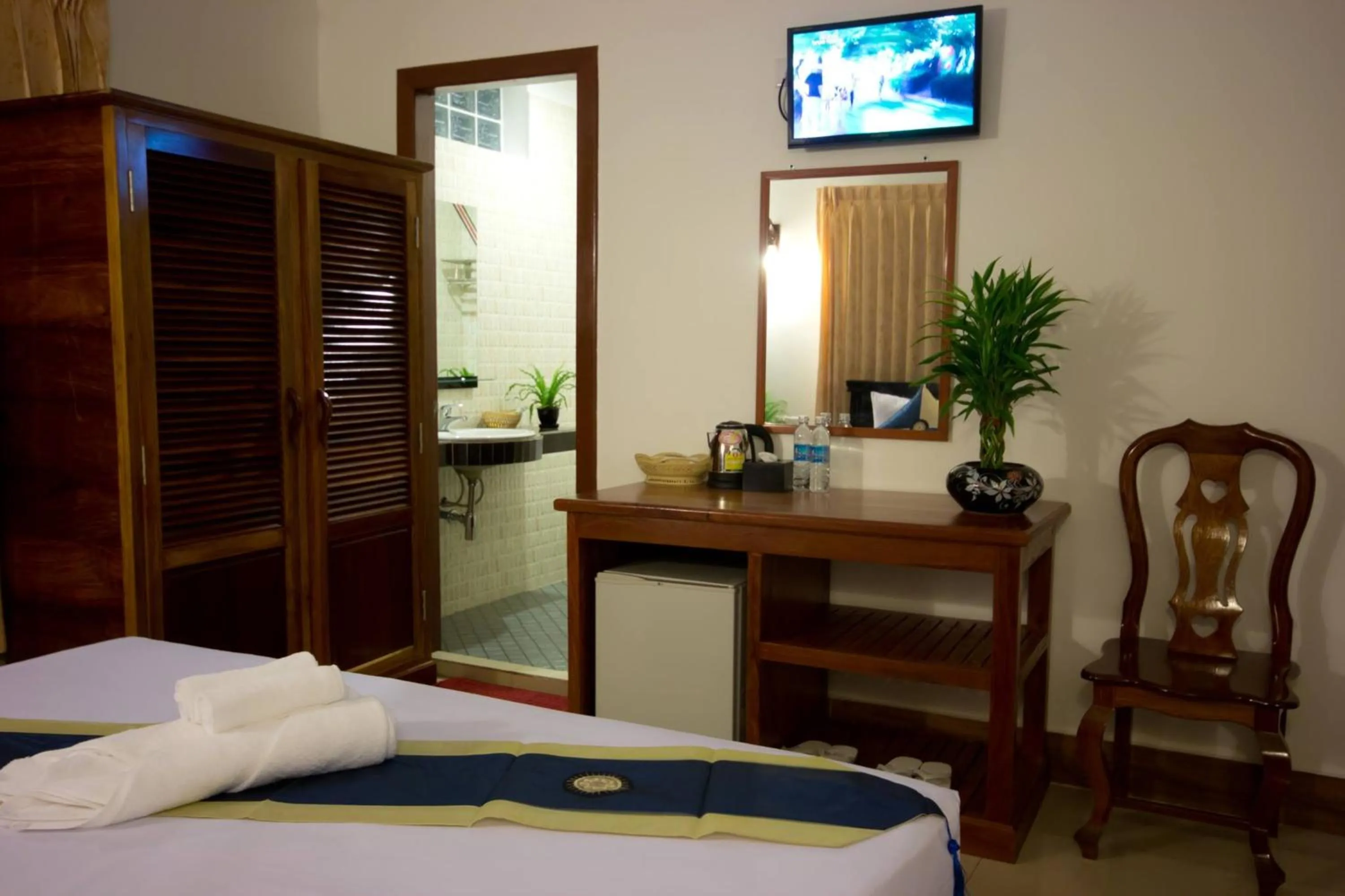 Facility for disabled guests, Bed in Bou Phanith Villa