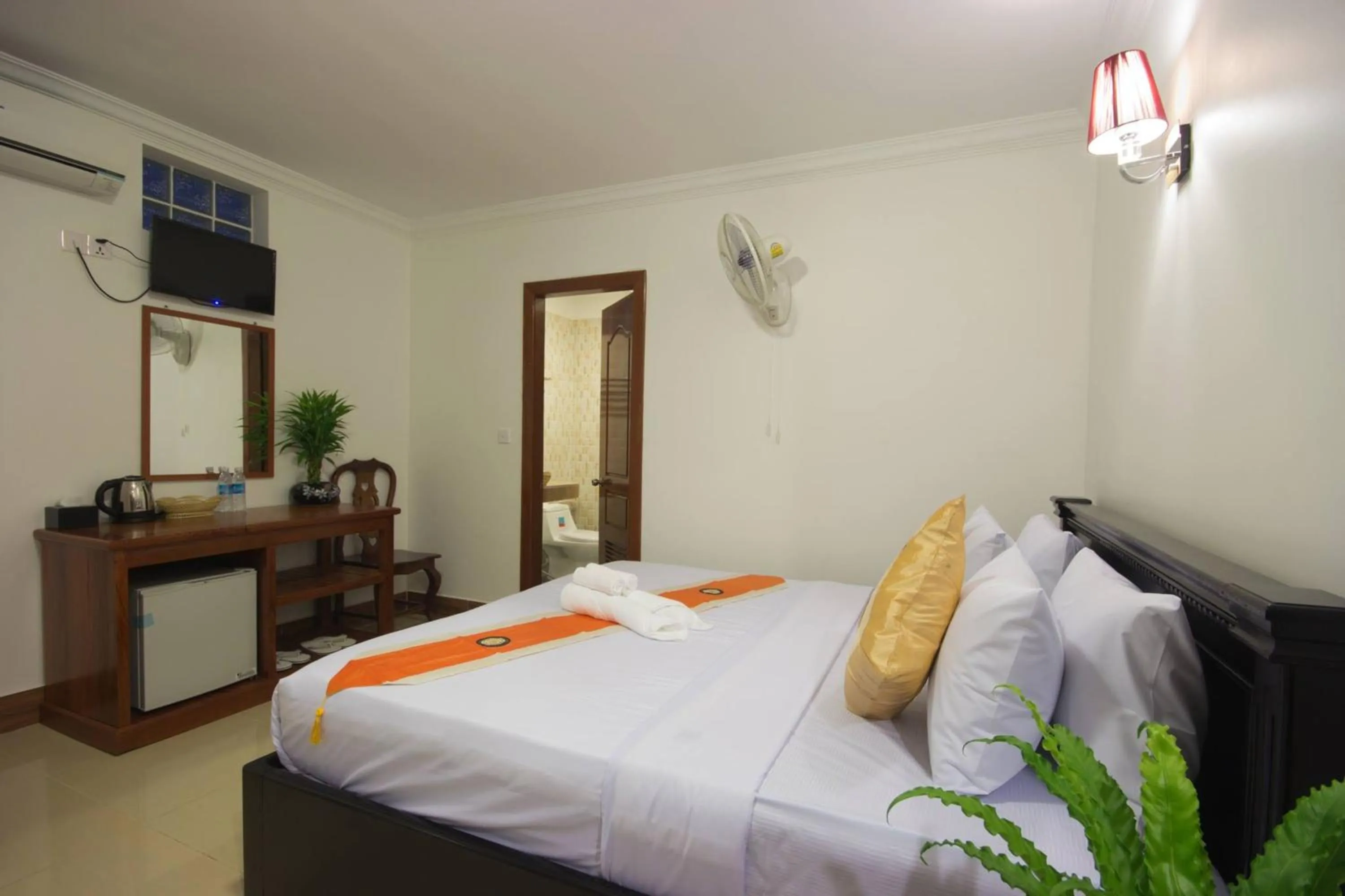 Bedroom, Bed in Bou Phanith Villa