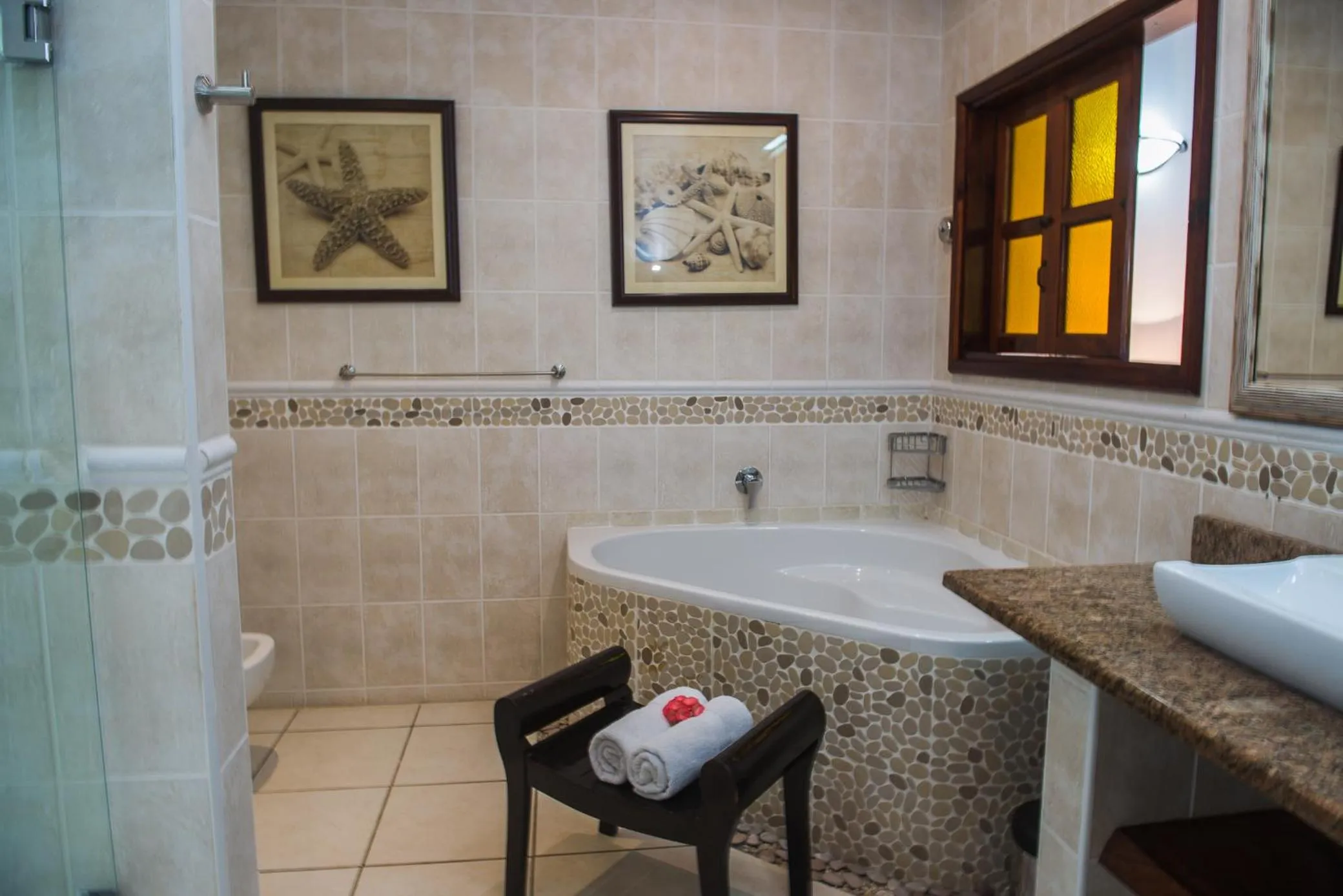 Bath in Hotel Chateau St Cloud